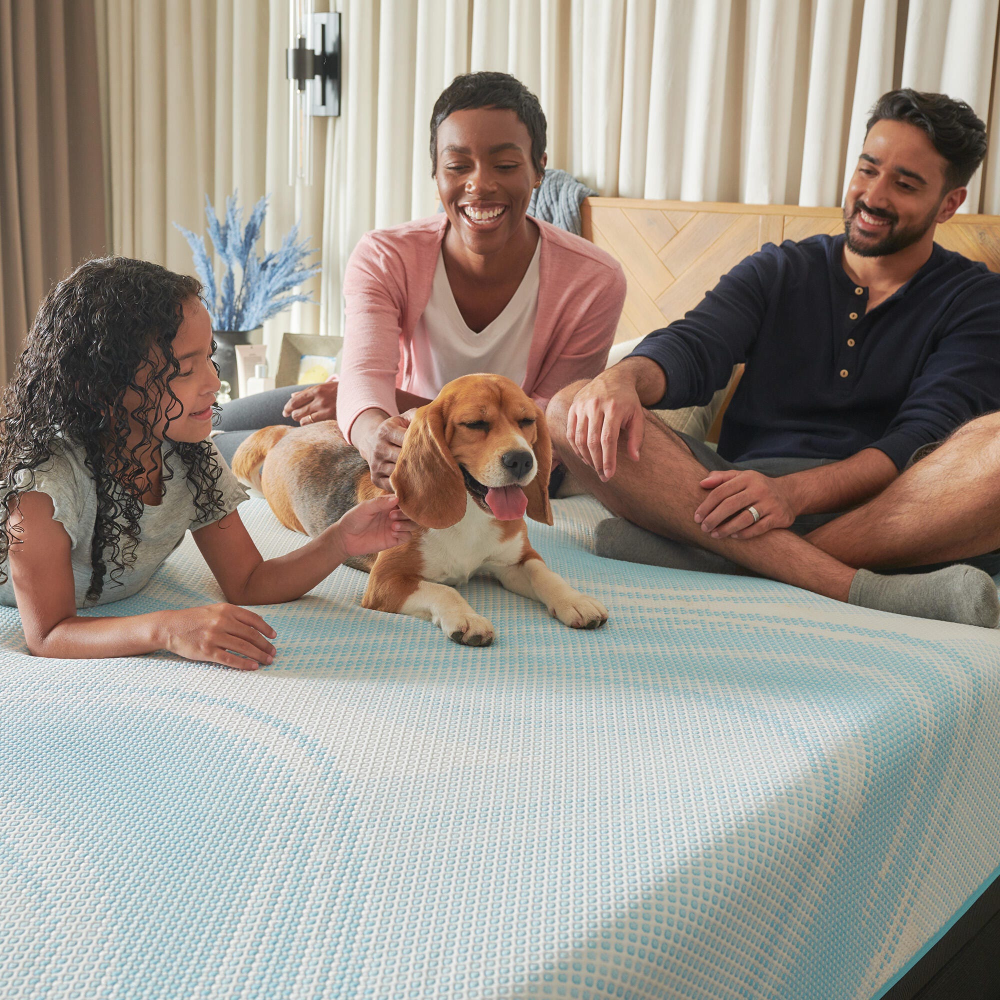 TEMPUR Luxebreeze 2.0 Medium Hybrid Twin XL Mattress, White, large