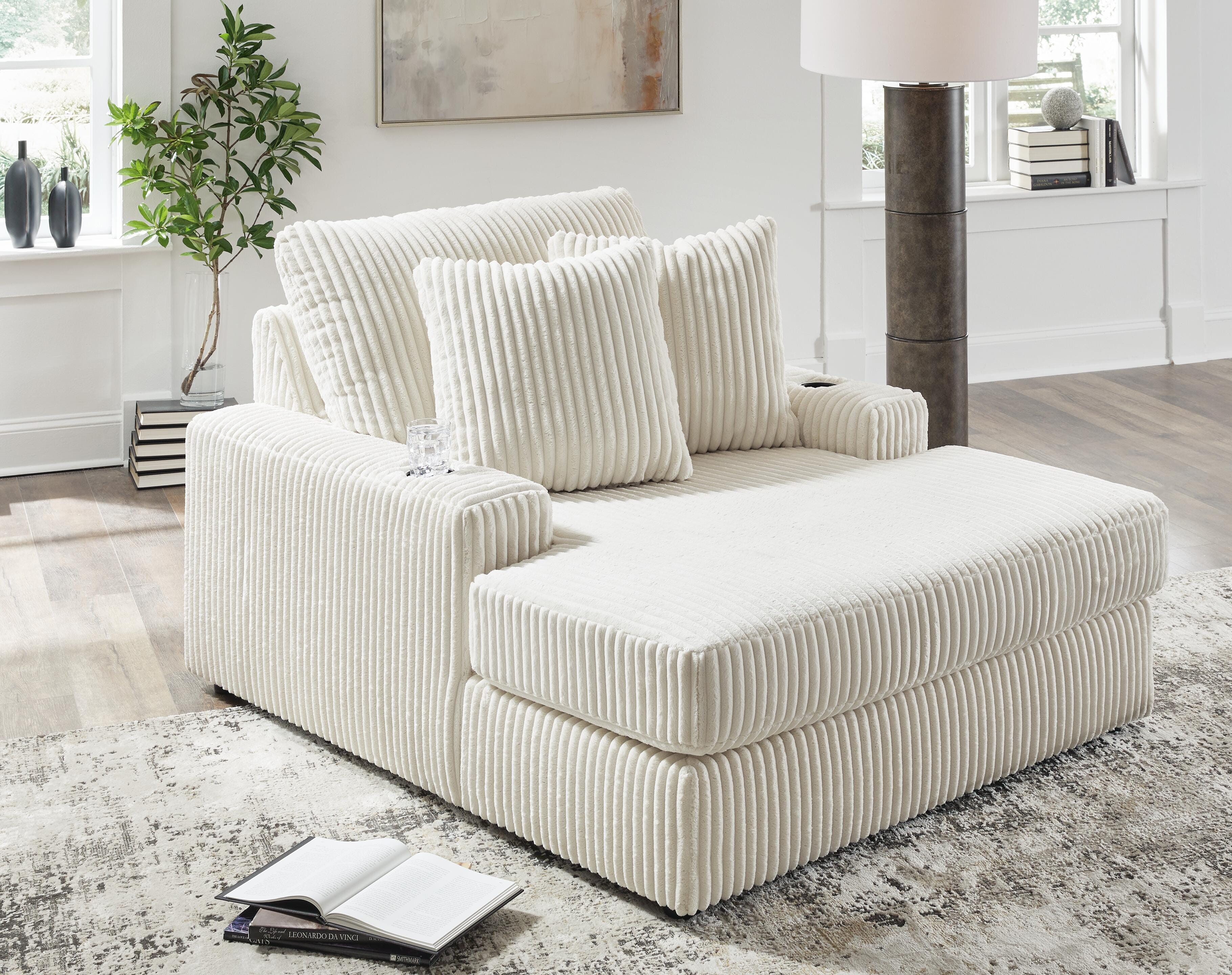 Lindyn Chaise - image 7