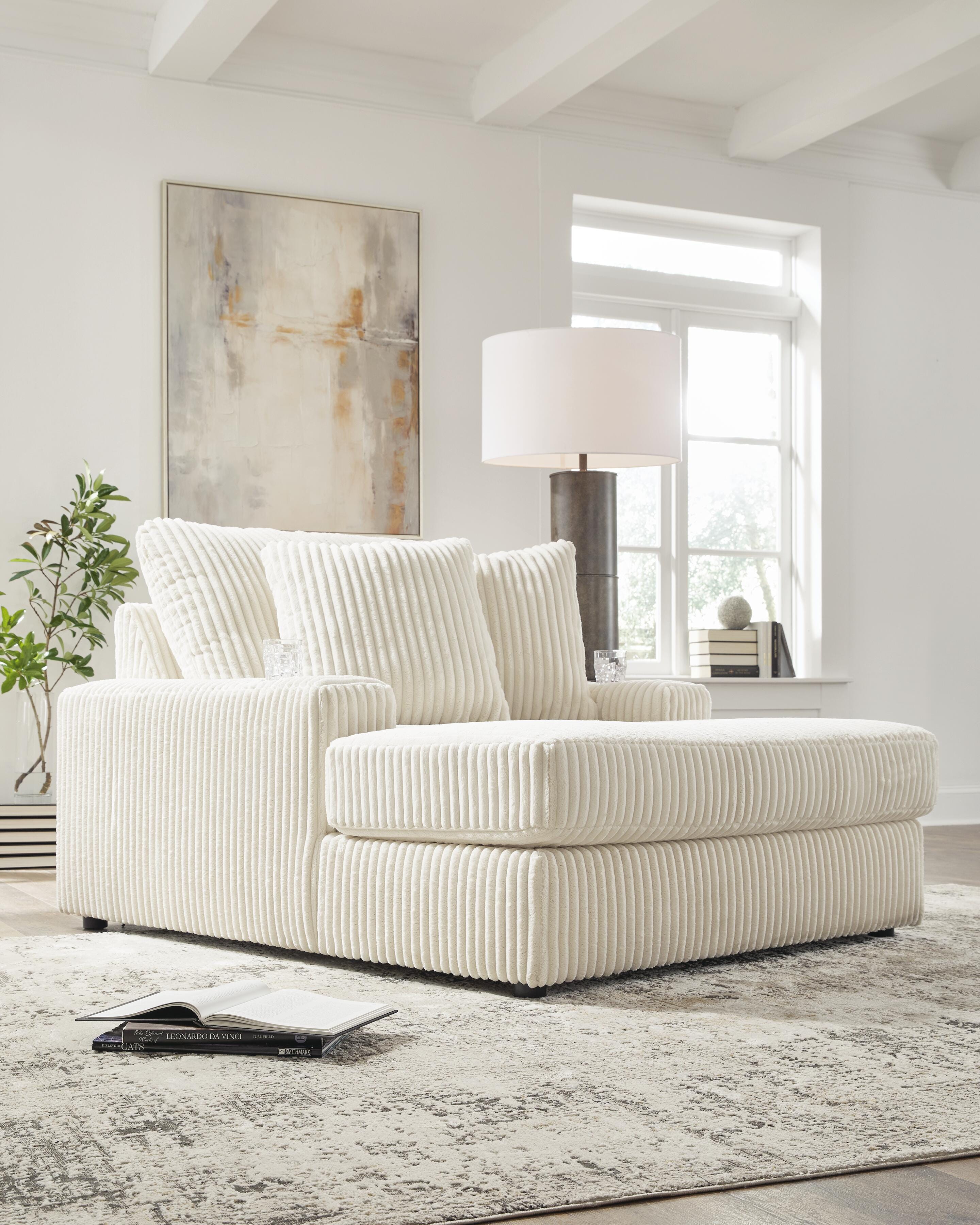Lindyn Chaise - image 8
