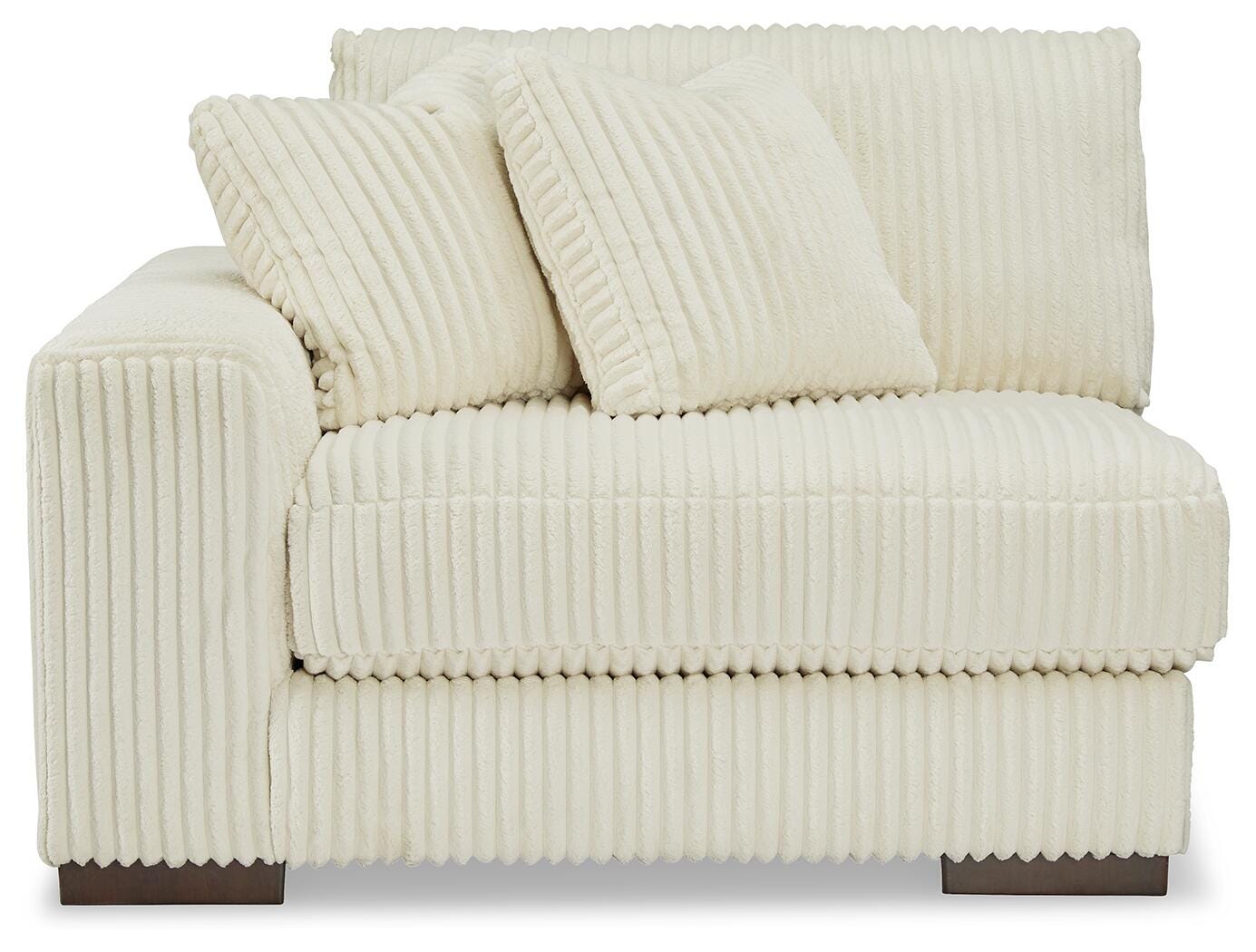 Lindyn 6-Piece Sectional - image 6