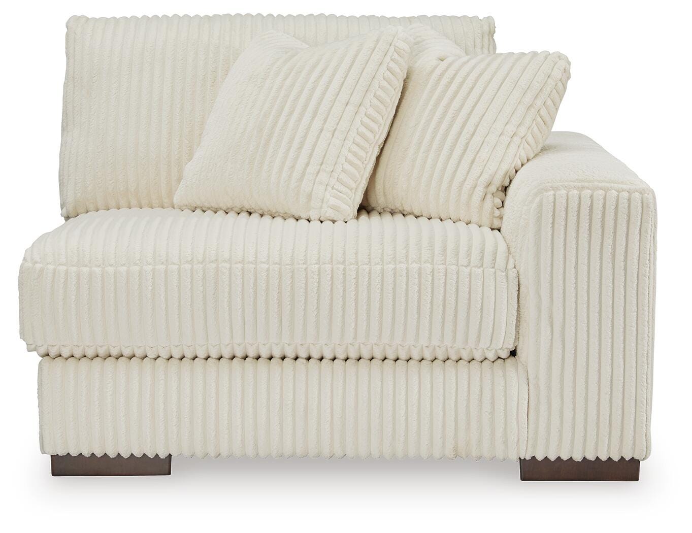Lindyn 6-Piece Sectional - image 10