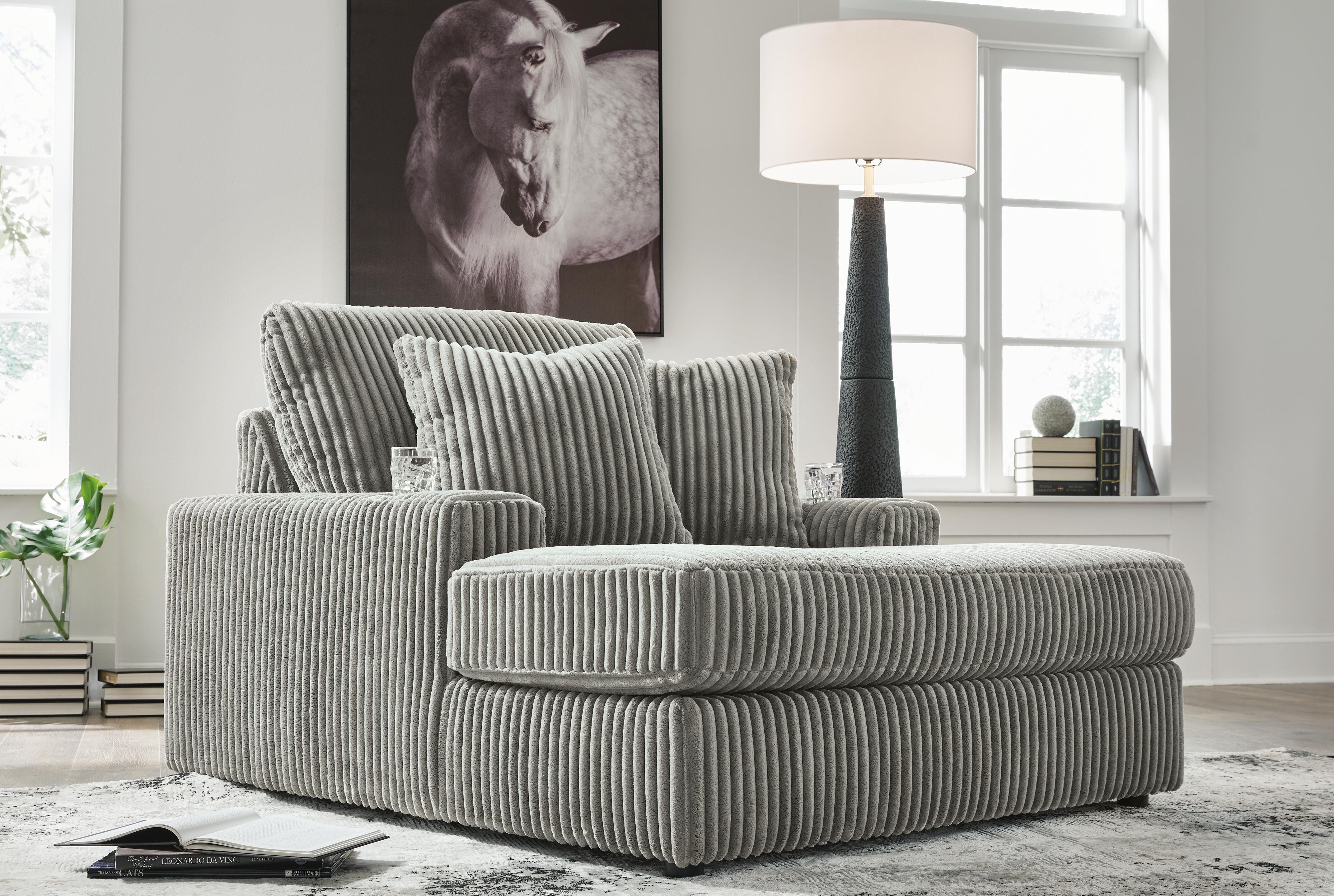 Lindyn Chaise - image 6