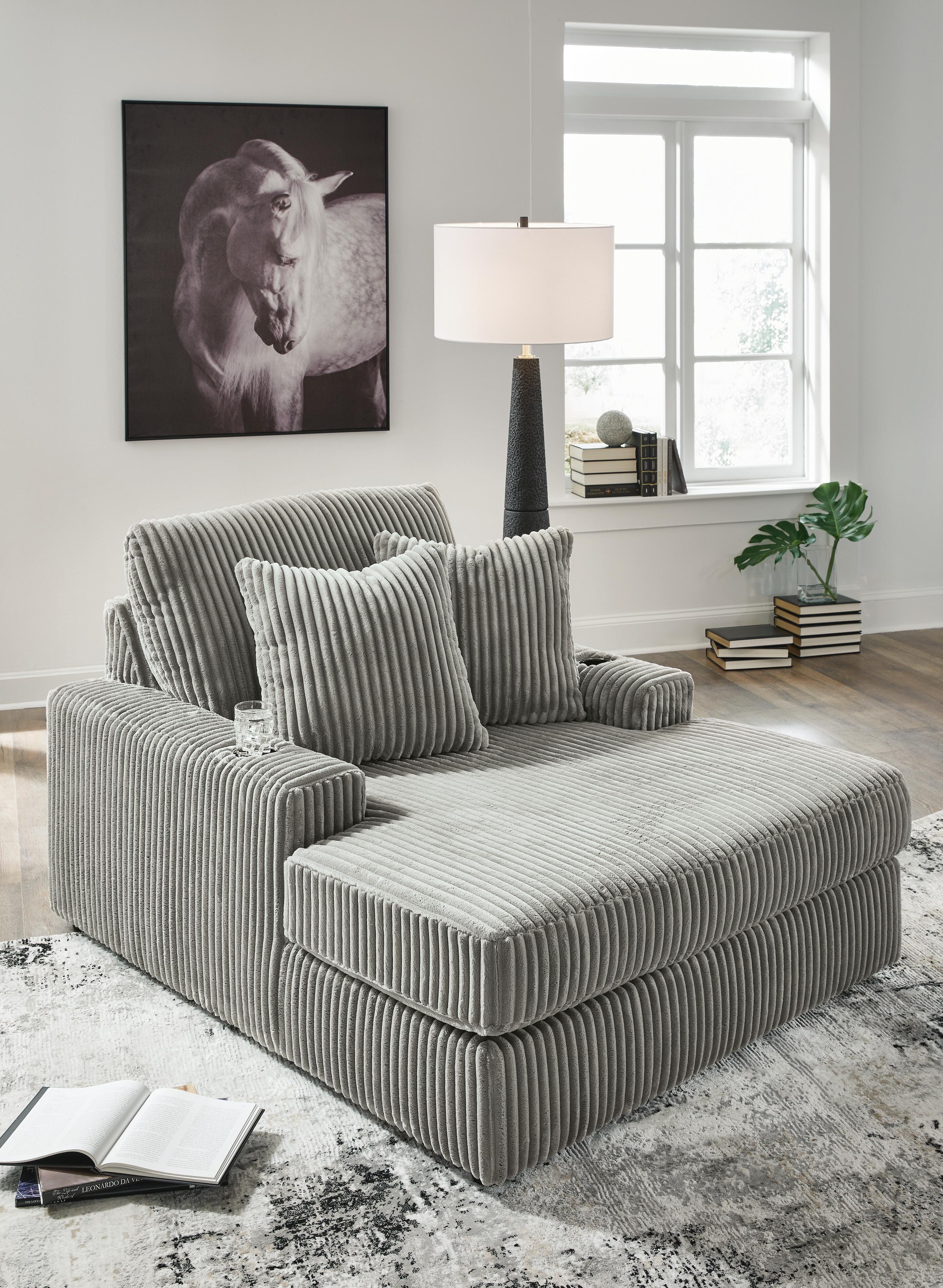 Lindyn Chaise - image 7