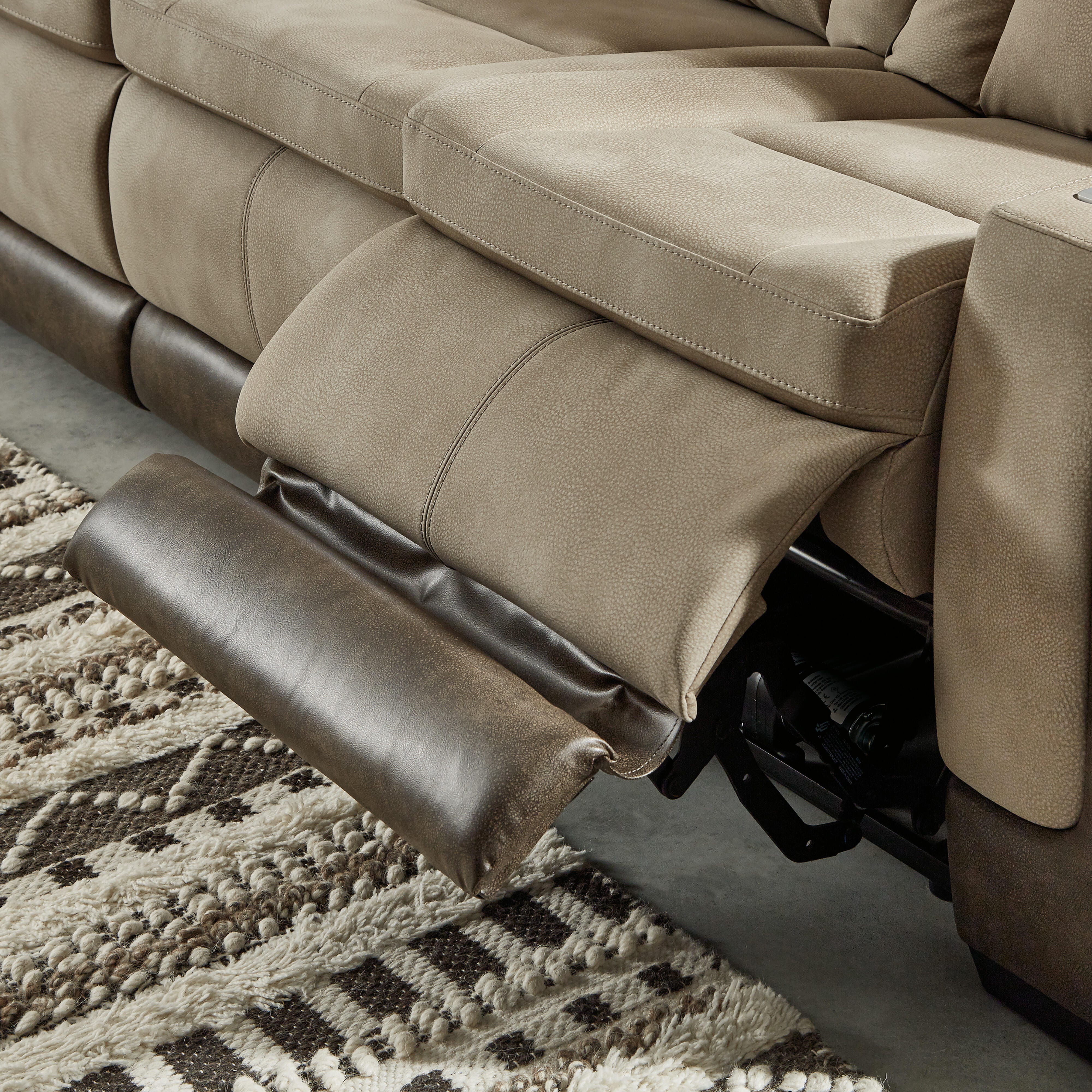 Next-Gen DuraPella Power Reclining Loveseat with Console - image 8