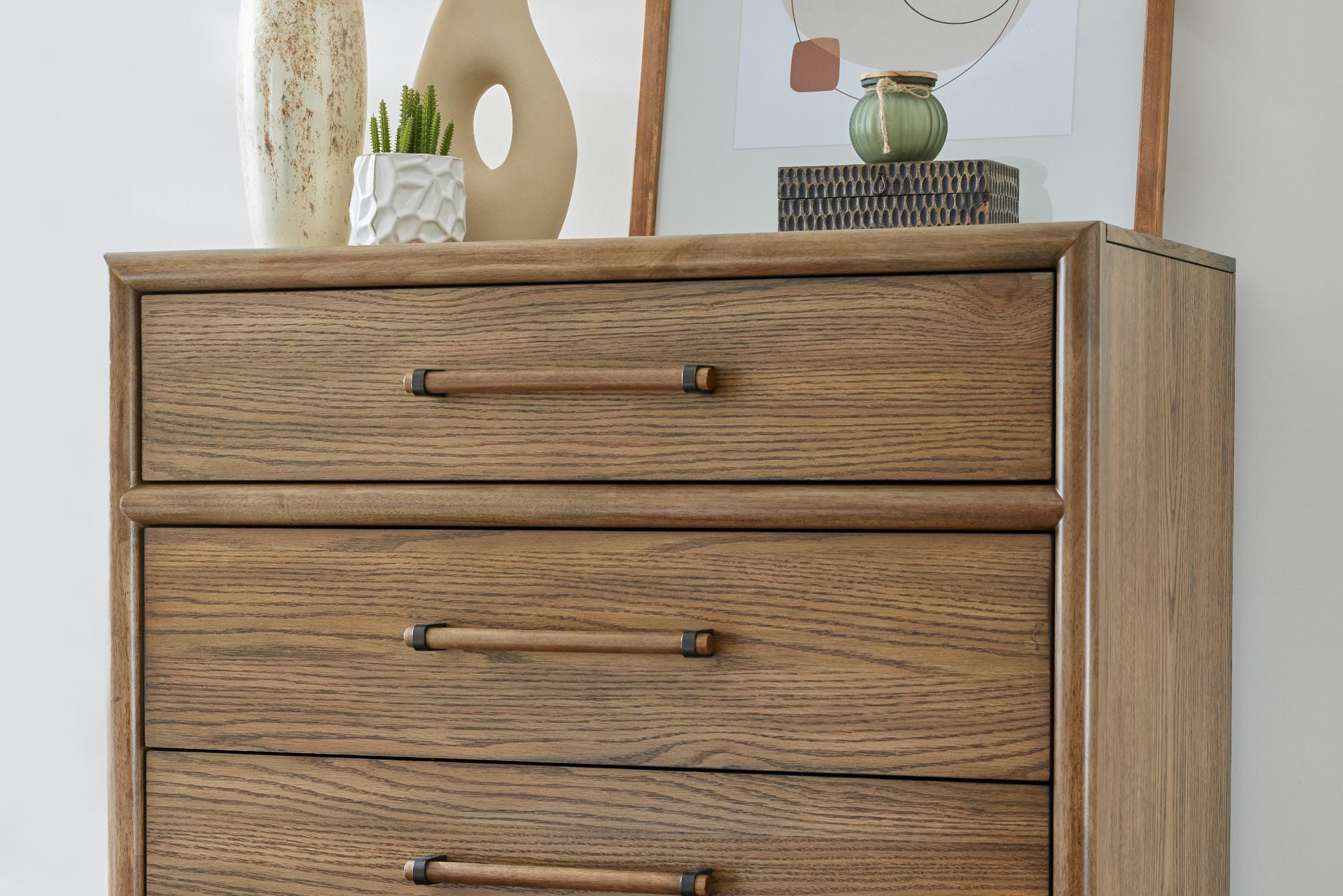 Roanhowe Chest of Drawers - image 5