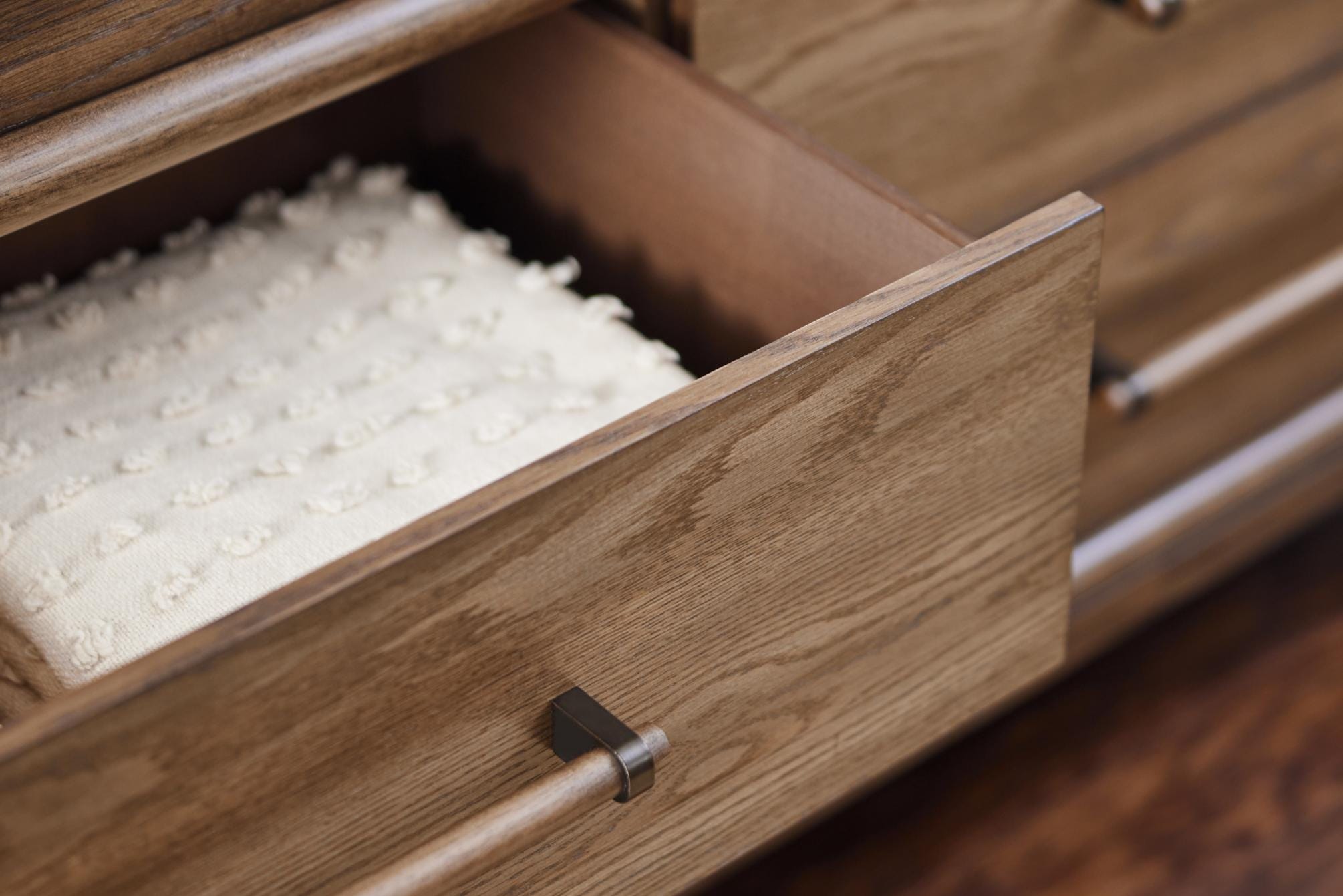 Roanhowe Dresser - image 7