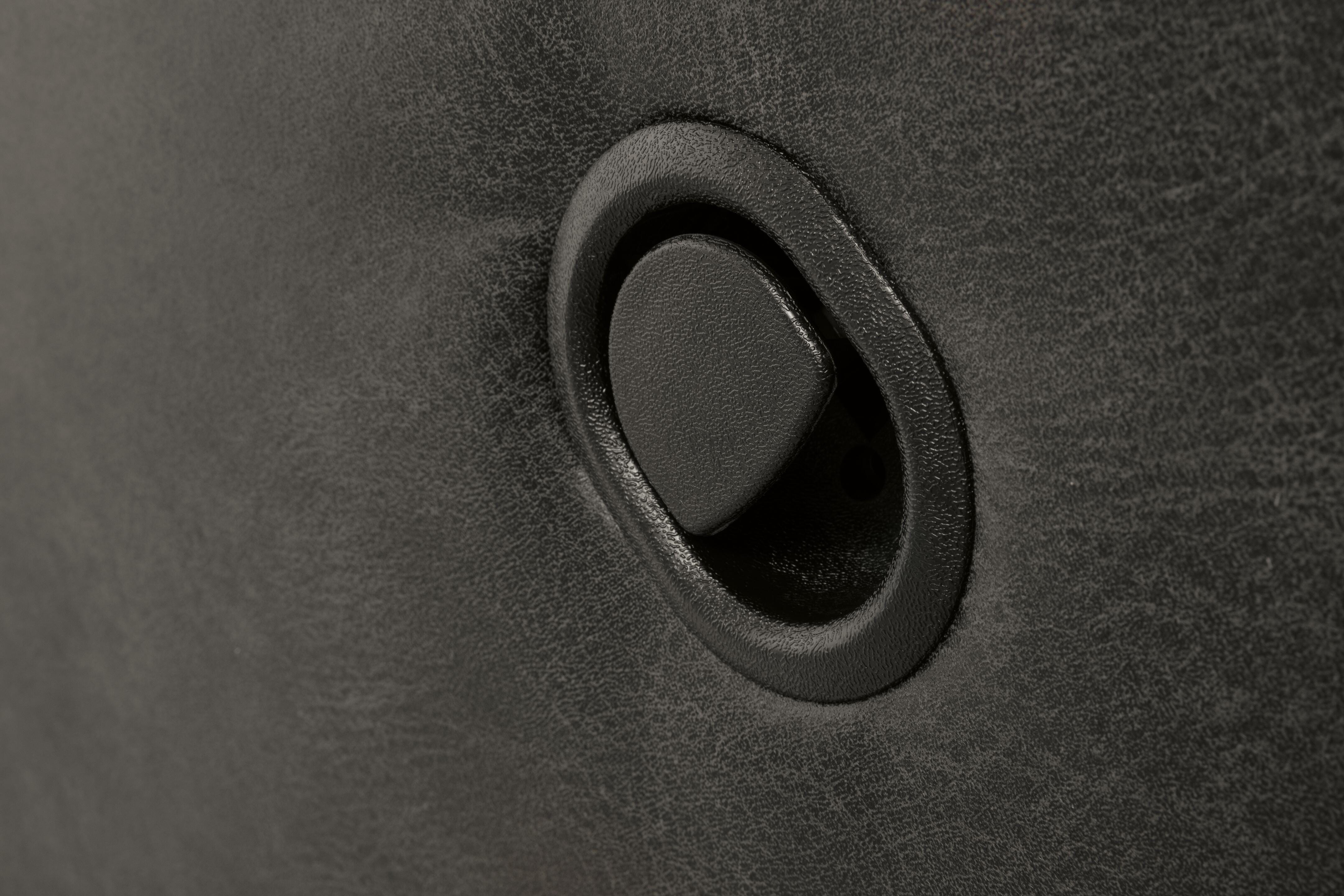 Tambo Recliner - image 10