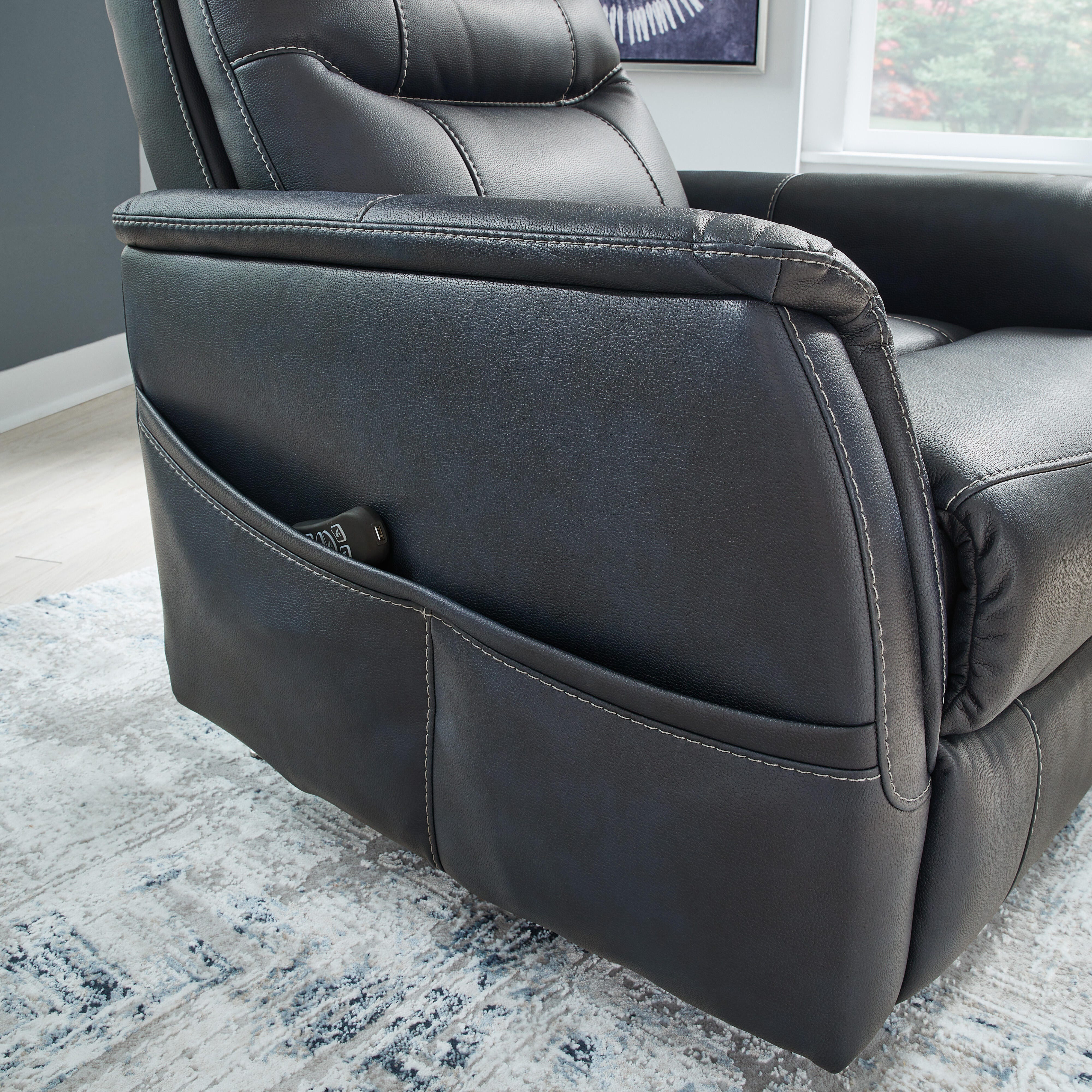 Strawbill Power Lift Recliner - image 9