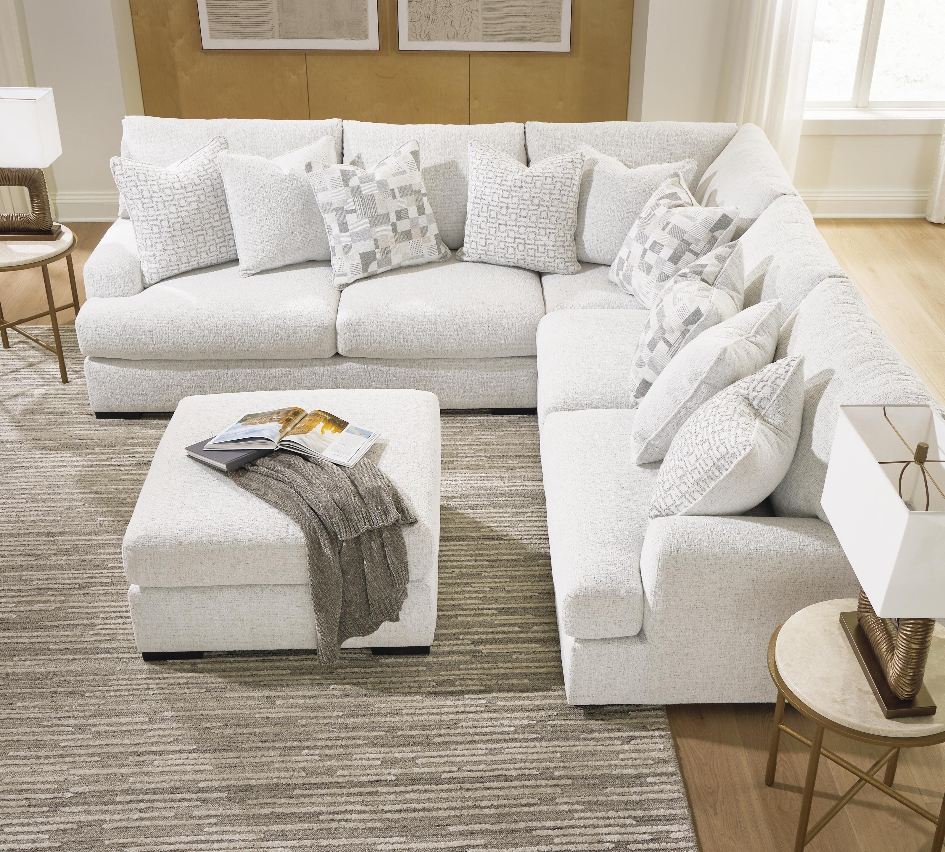 Wynncroft Manor 3-Piece Sectional - image 5