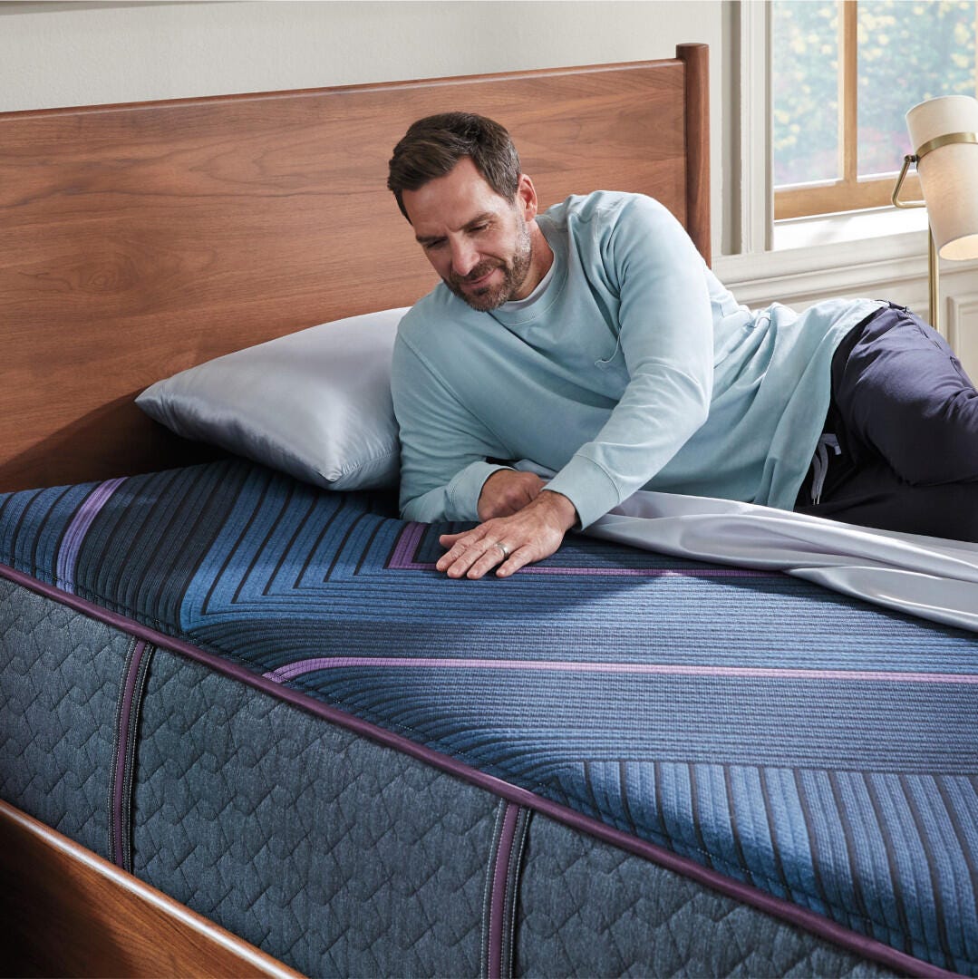 Beautyrest World Class Level Three Hybrid Medium 13 in. Twin Mattress, Black, large