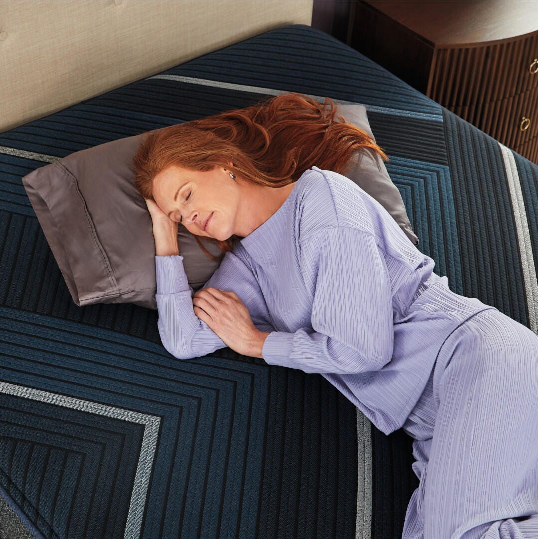 Beautyrest World Class Level Four Hybrid Plush 13.5 in. Full Mattress, Black, large