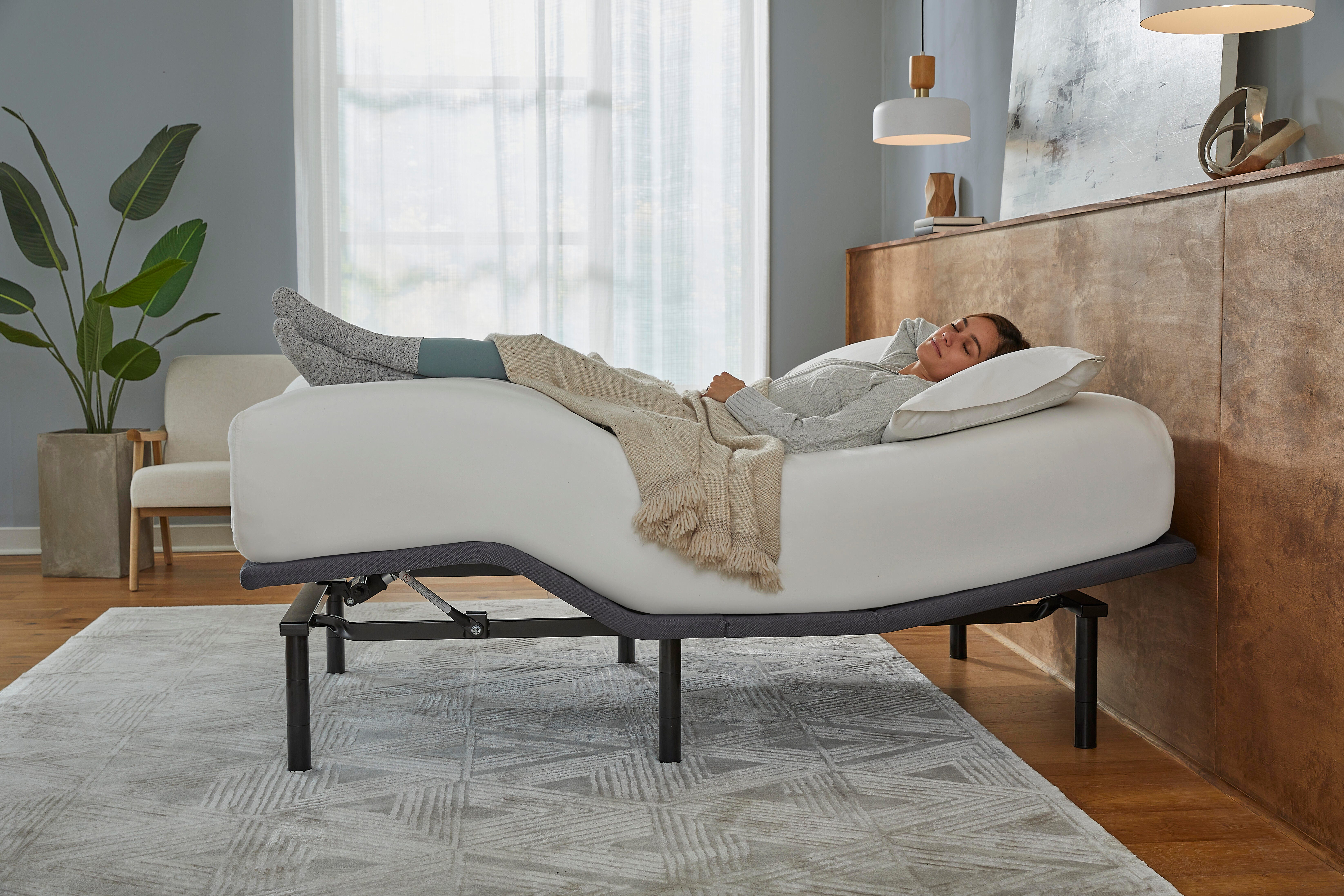 Serta Simmons Level 2 Full Adjustable Base | Ashley