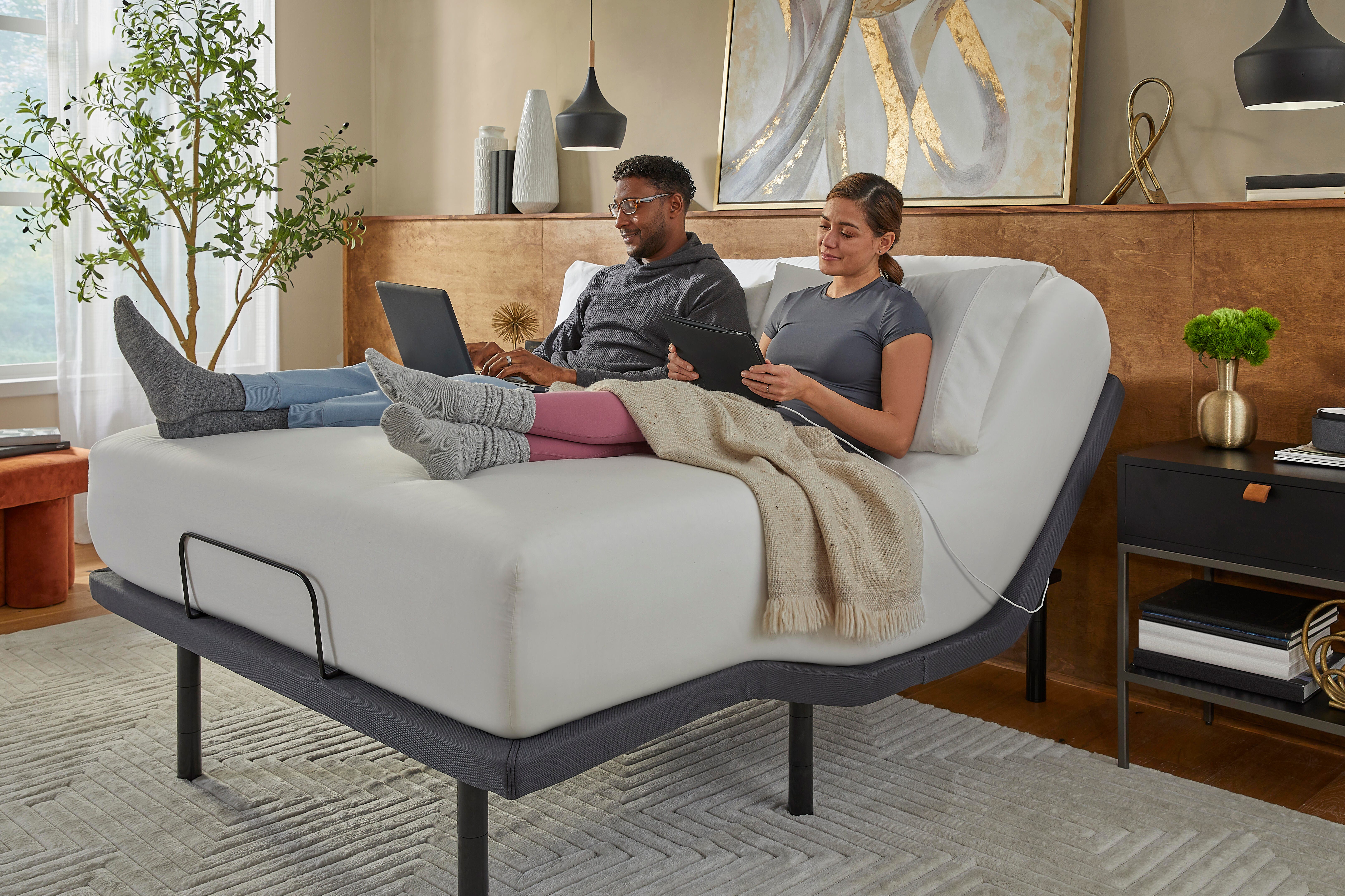 Serta Simmons Level 3 King Adjustable Base | Ashley