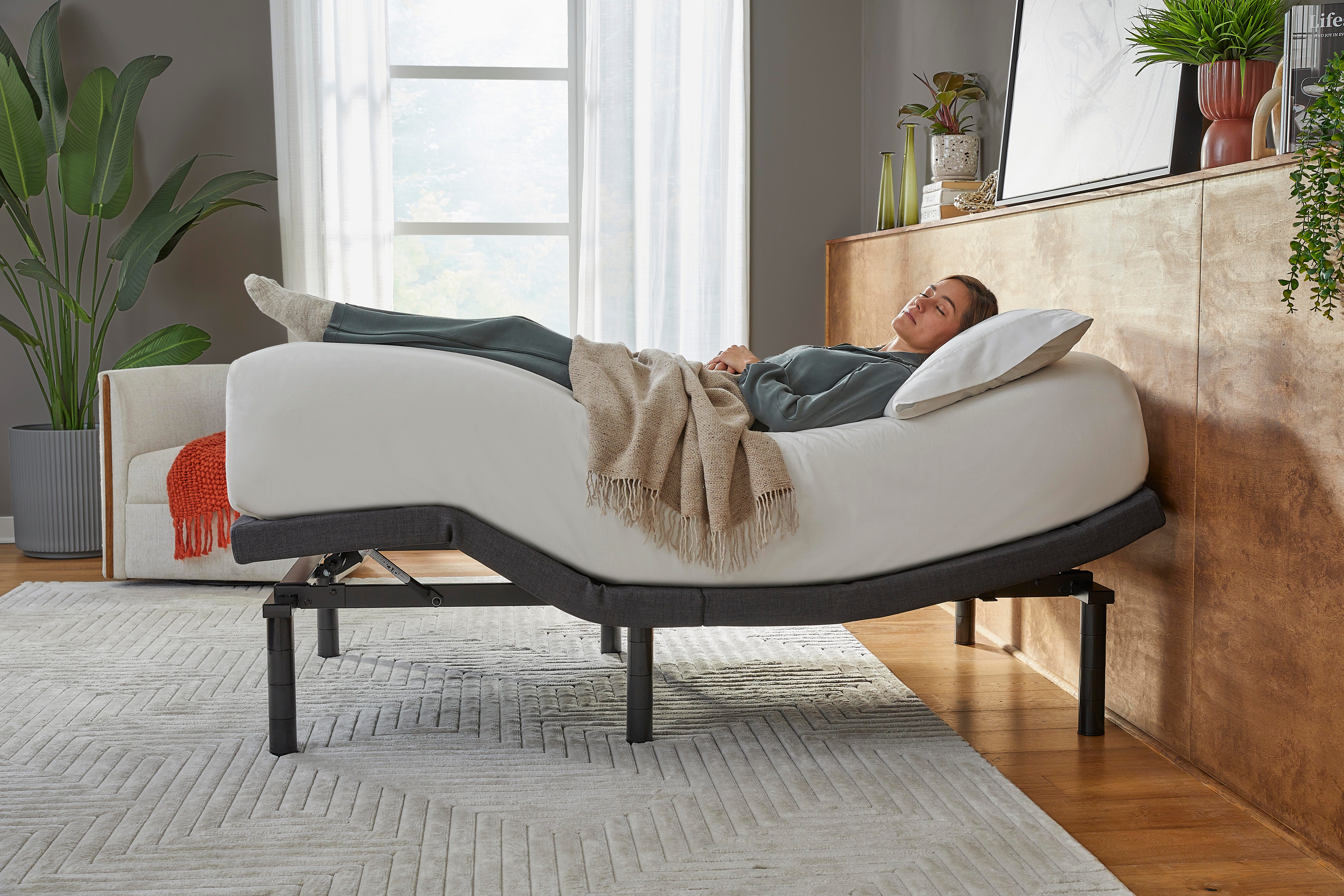 Serta Simmons Level 4 King Adjustable Base | Ashley
