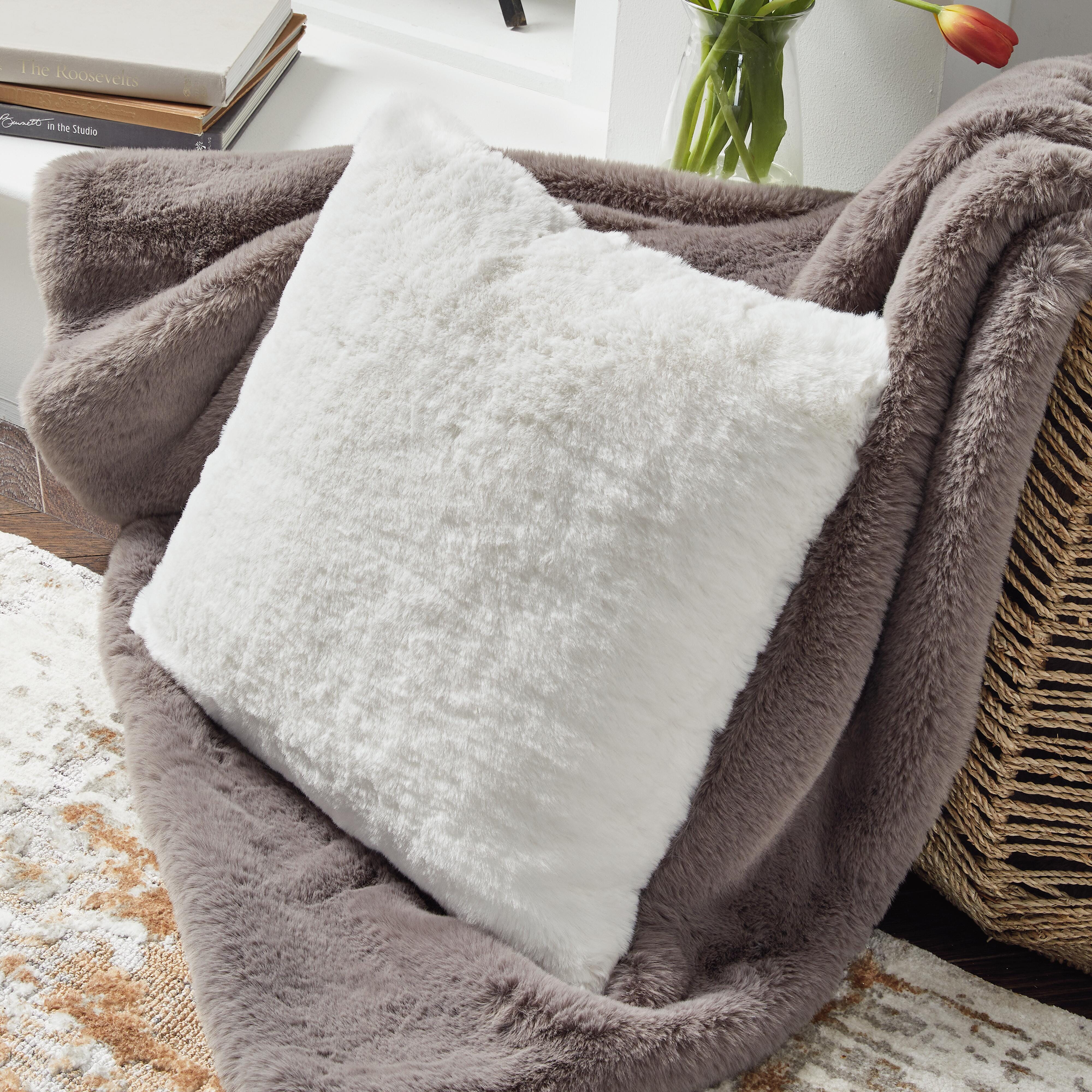 Gariland Pillow, White, large