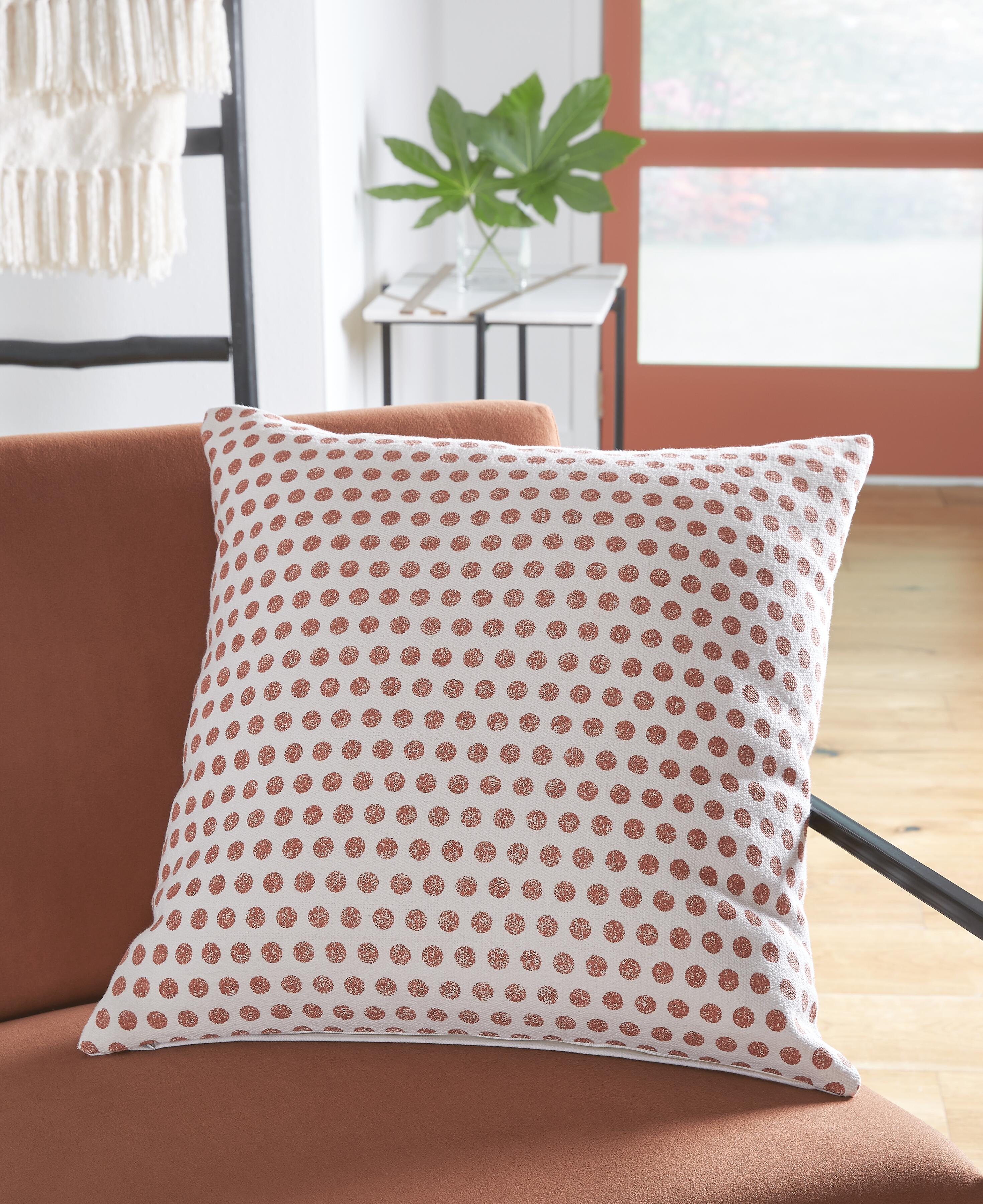 Monique Pillow, , large
