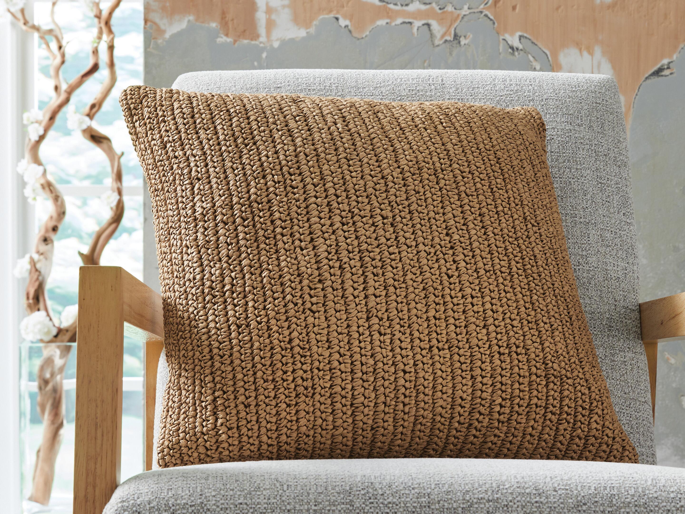 Habenvale Pillow (Set of 4) - image 1