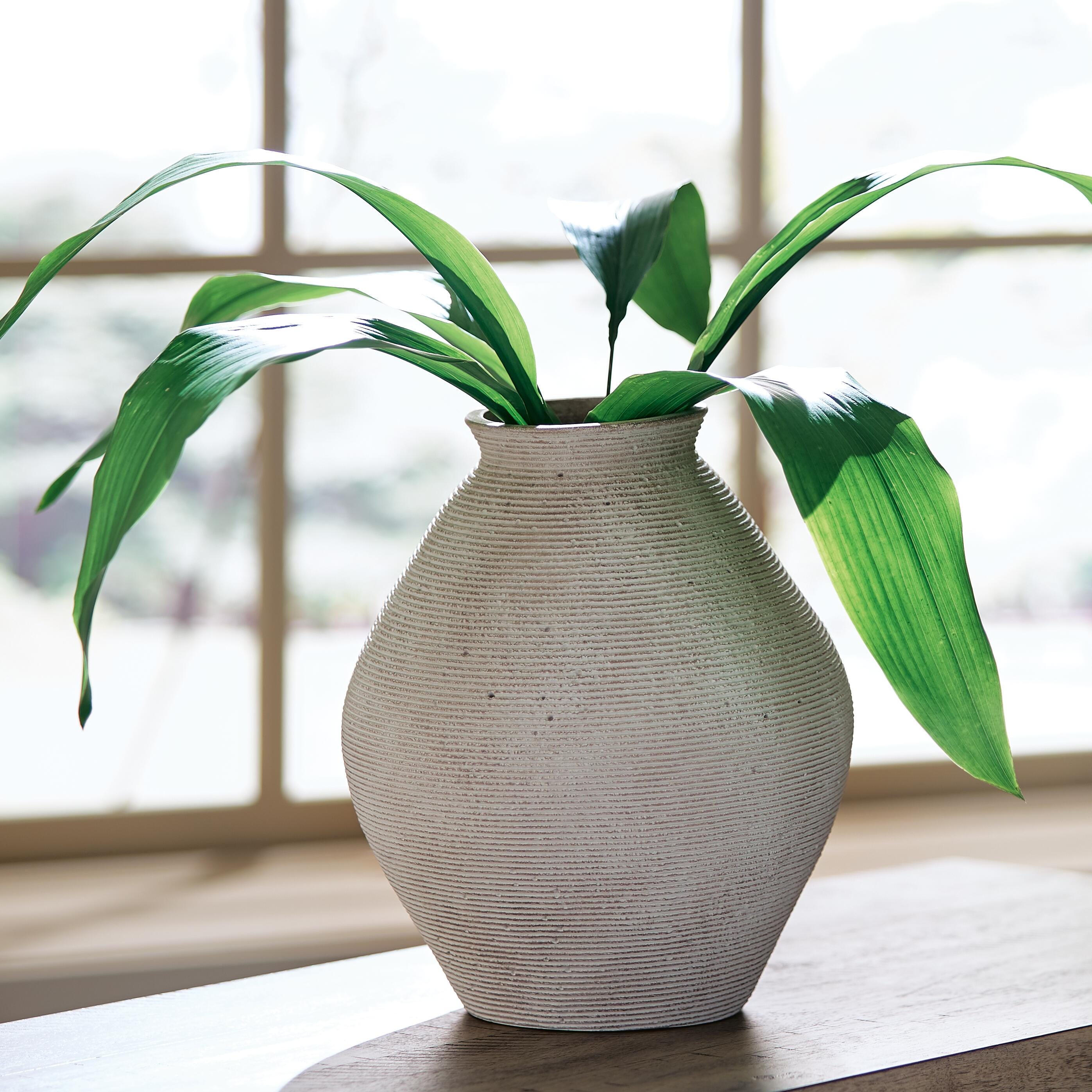 Hannela Vase - image 1