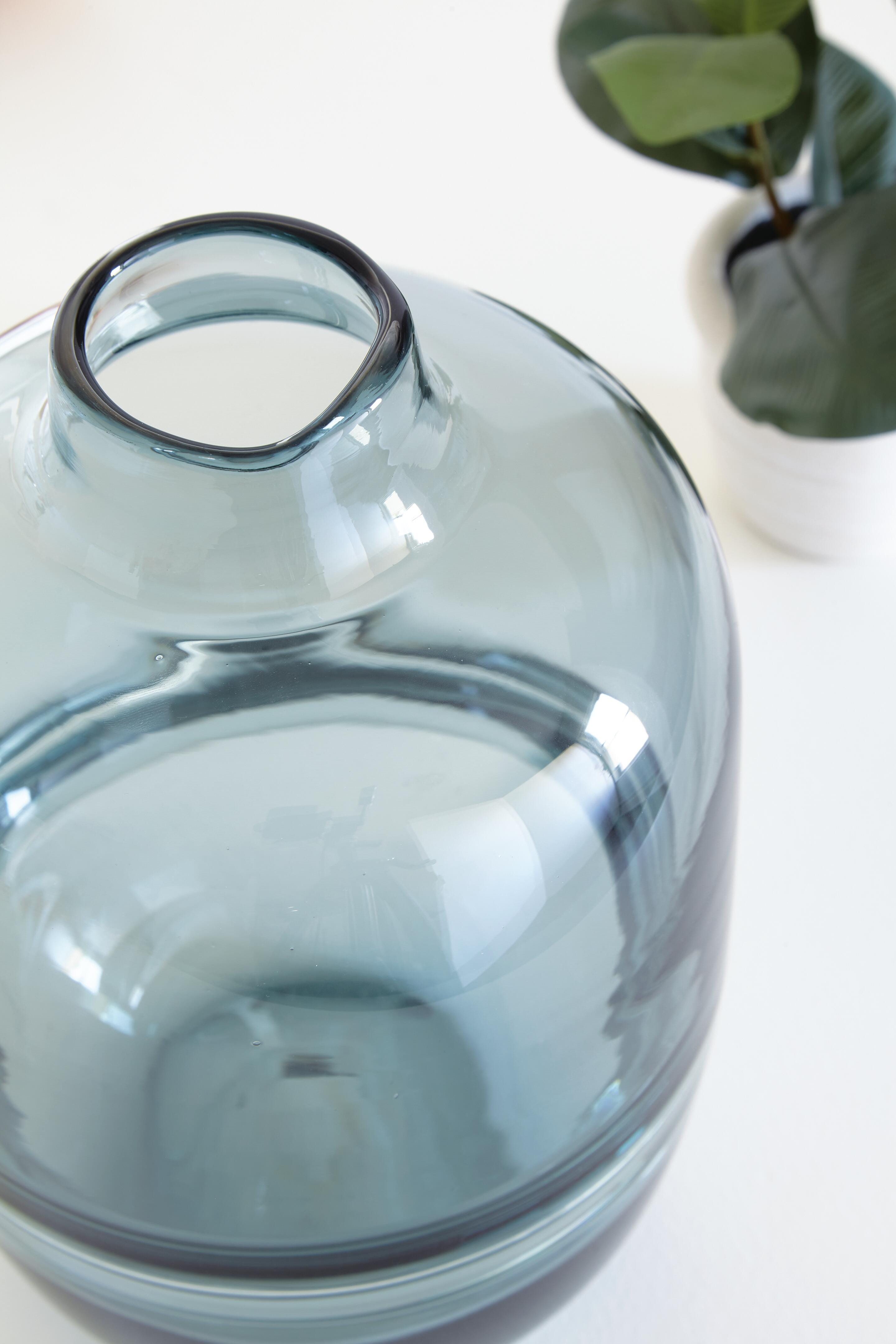 Lemmitt Vase - image 3