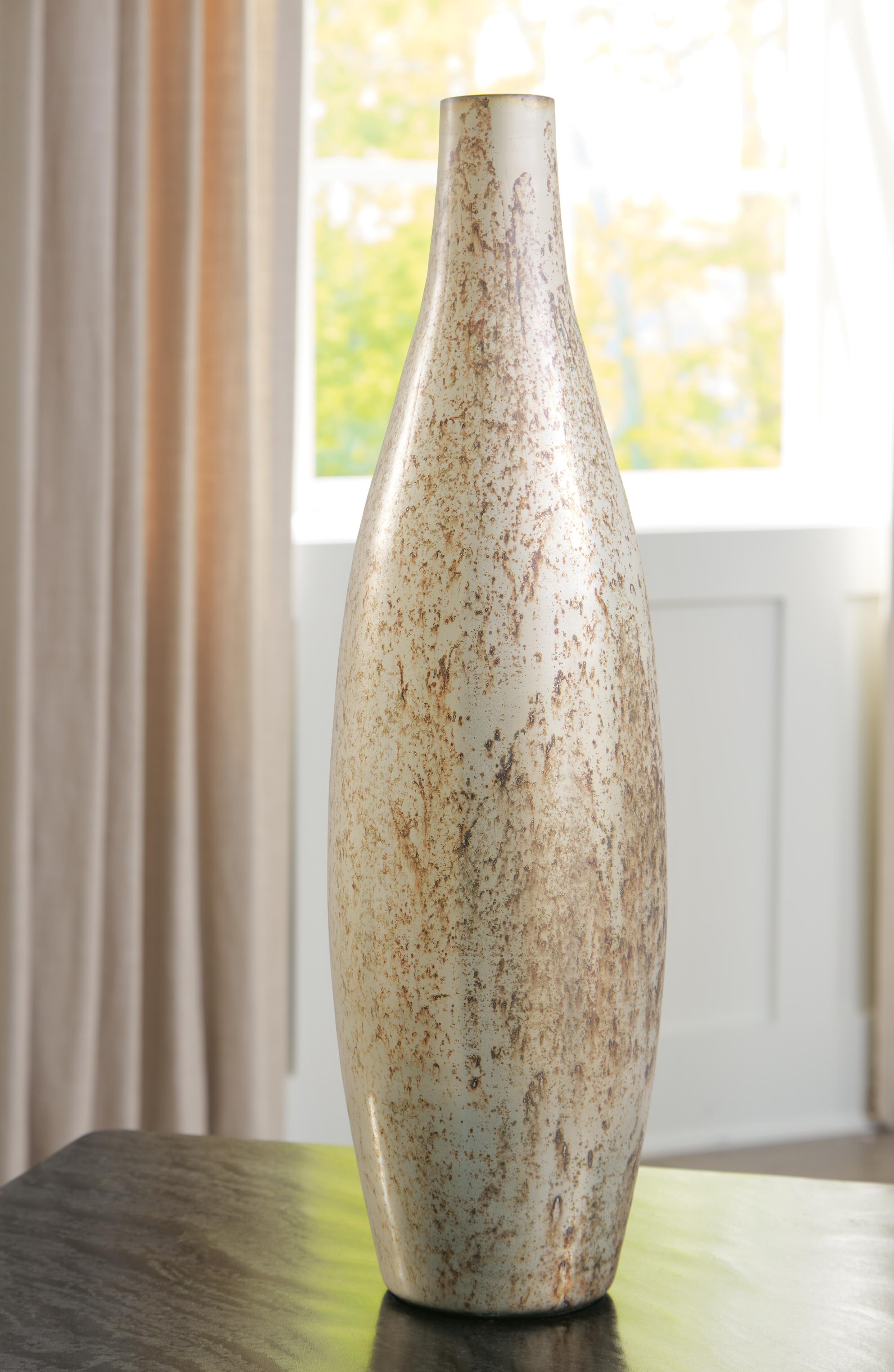 Plawite Vase - image 1