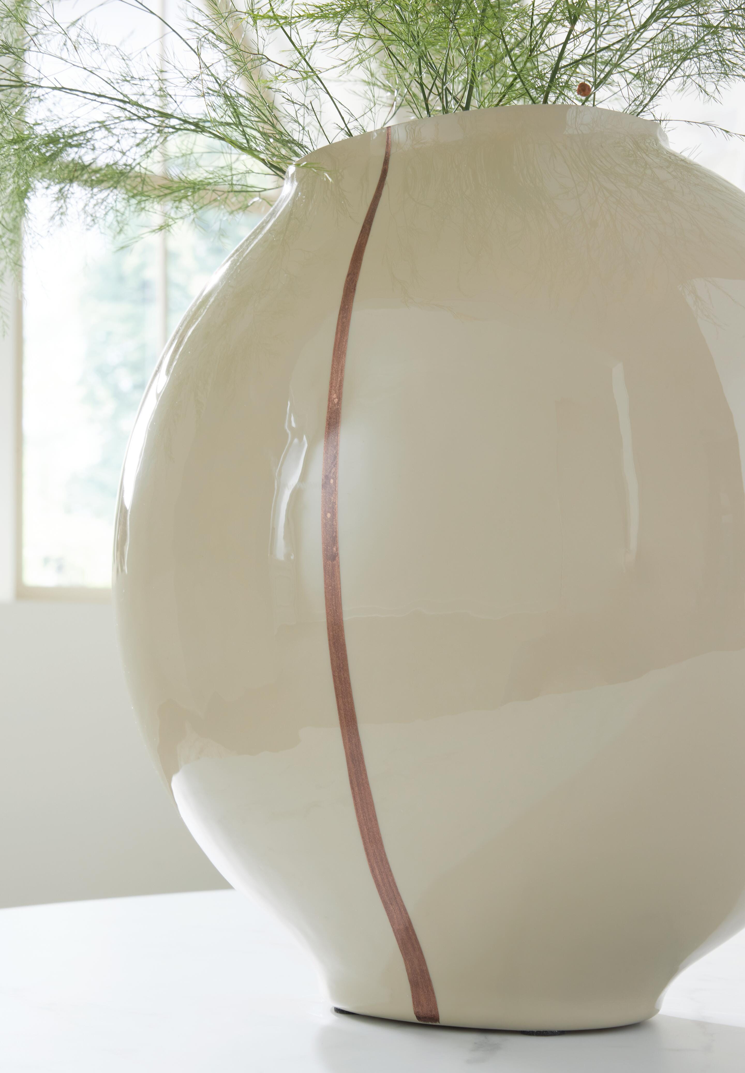 Sheabourne Vase - image 4