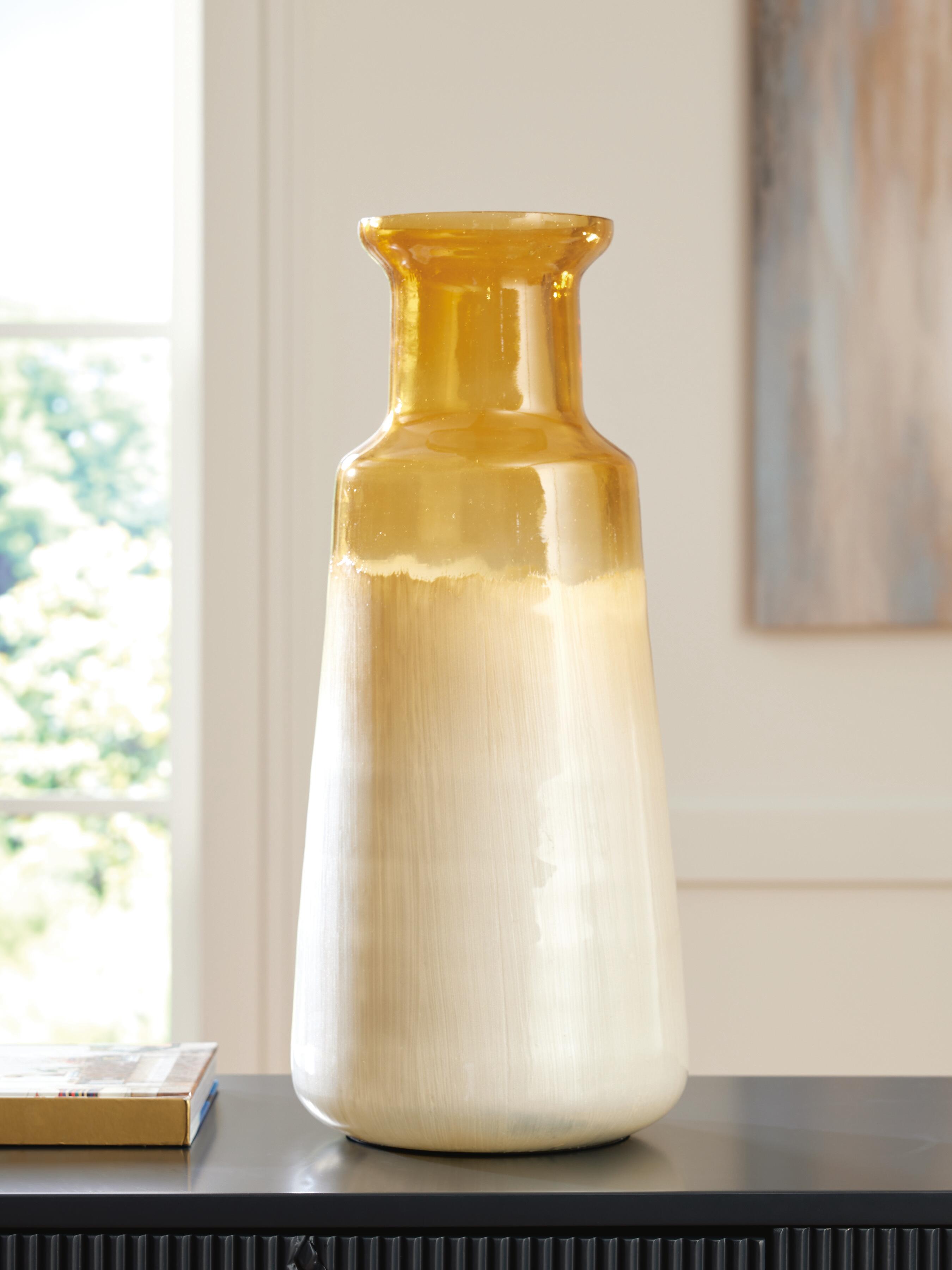 Wynburg Vase - image 1