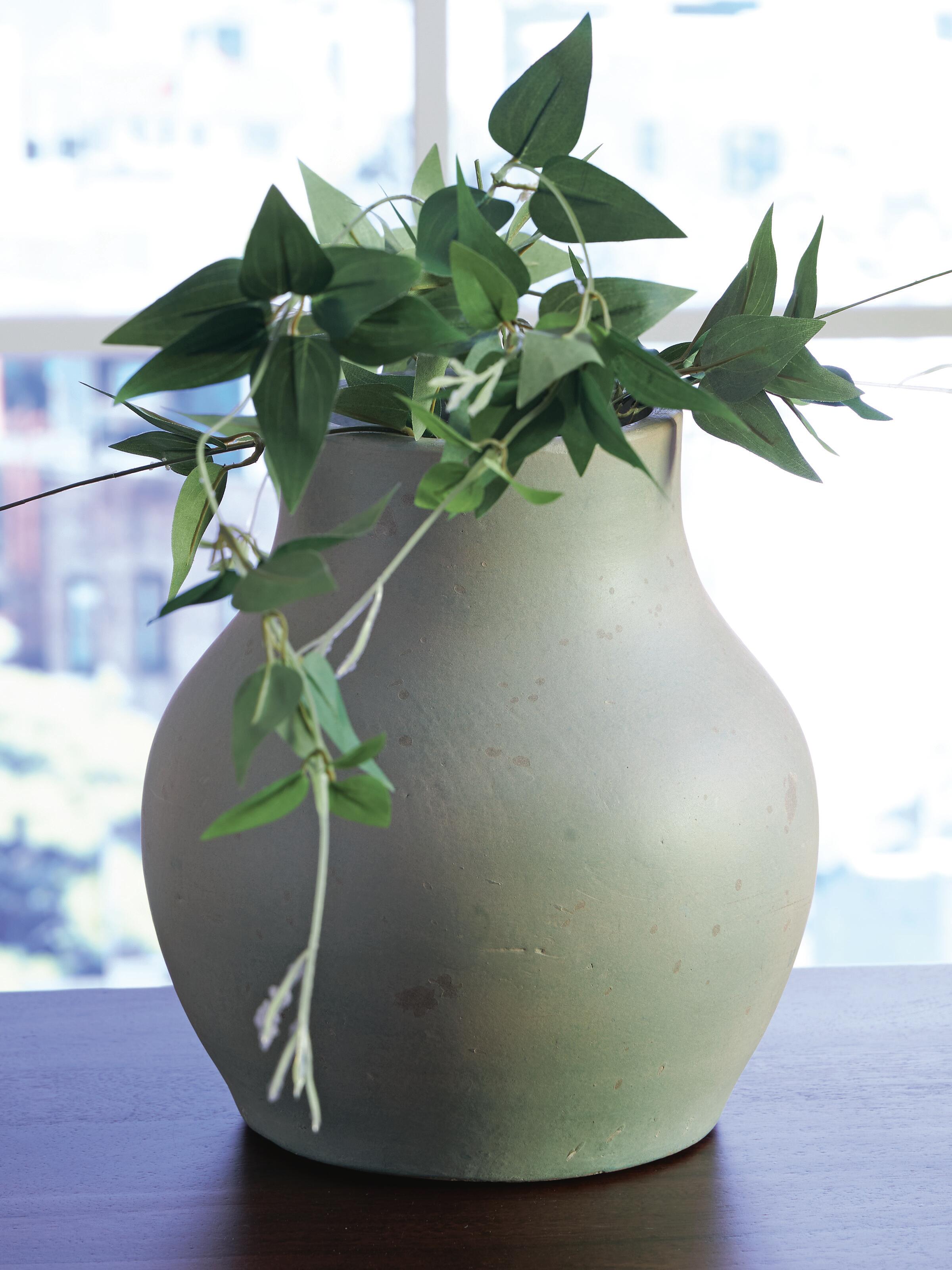 Baychester Vase - image 1
