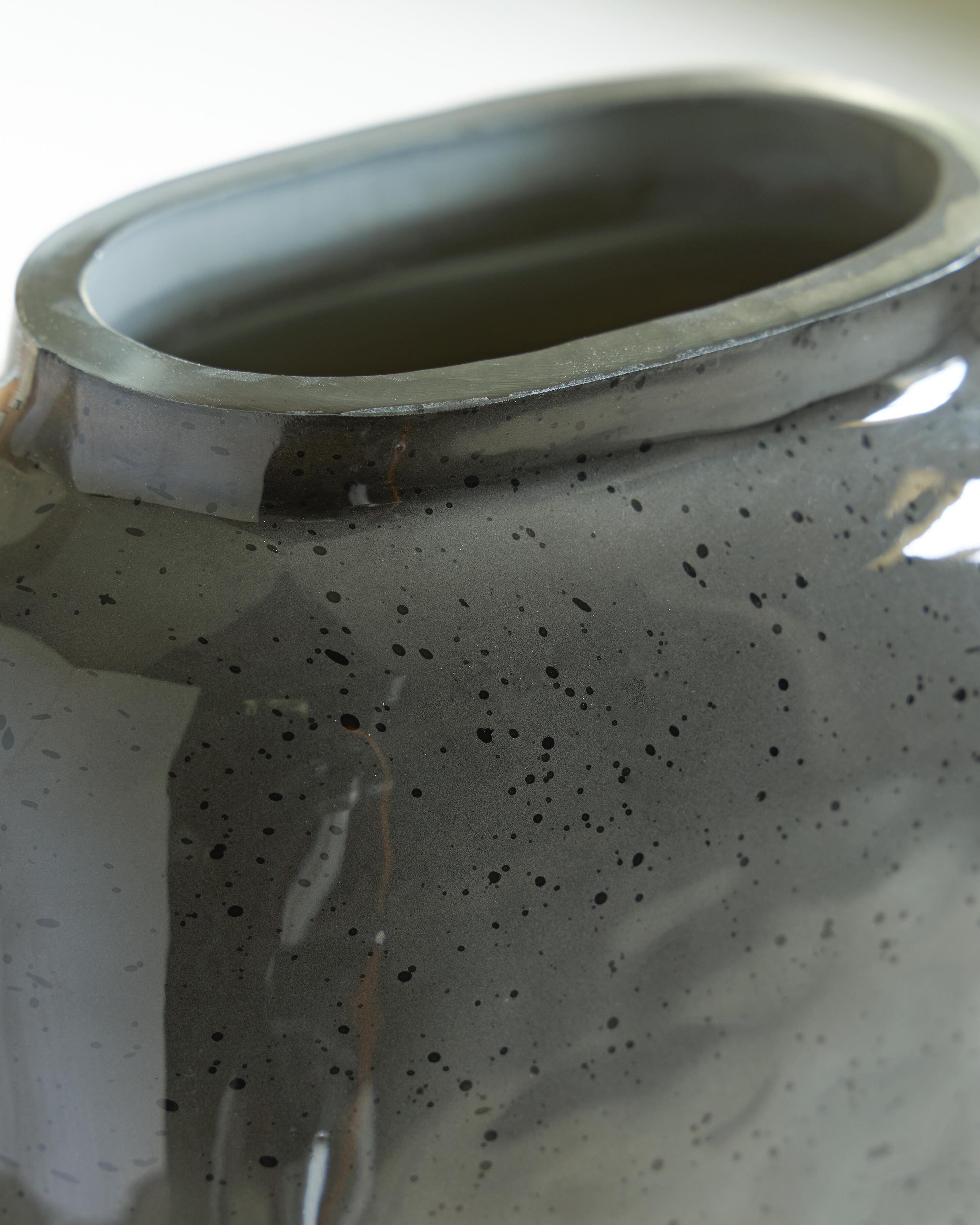 Kierlain Vase - image 3