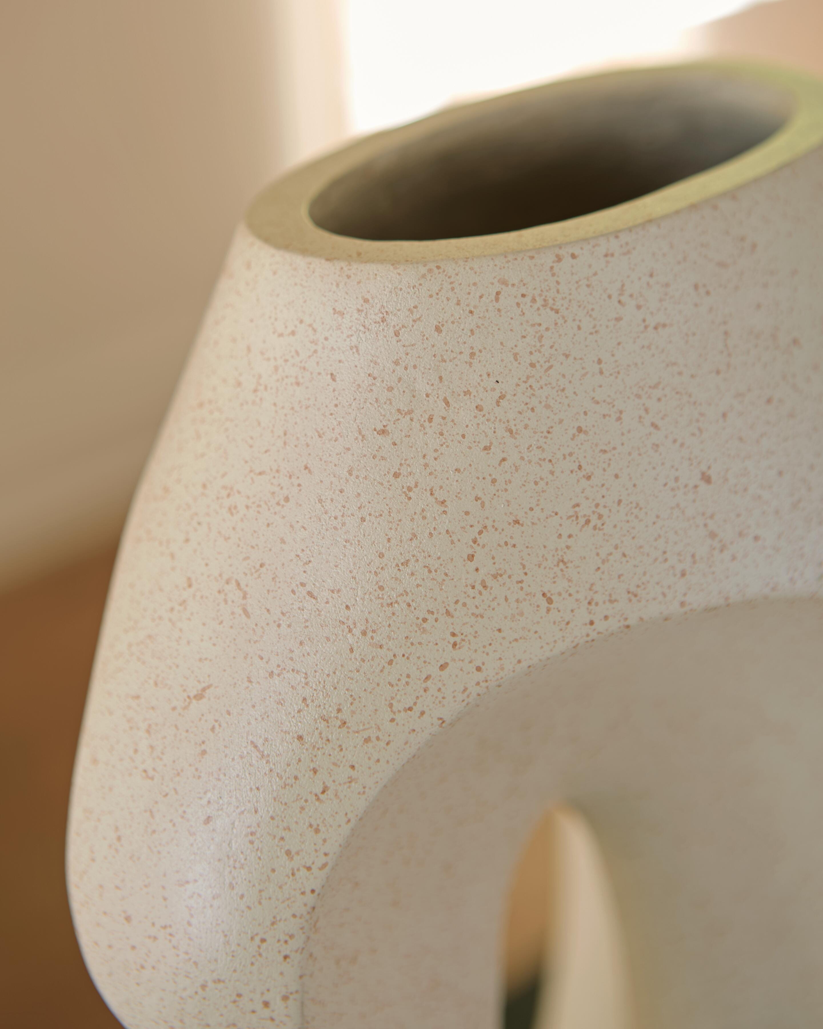 Odion Vase - image 4