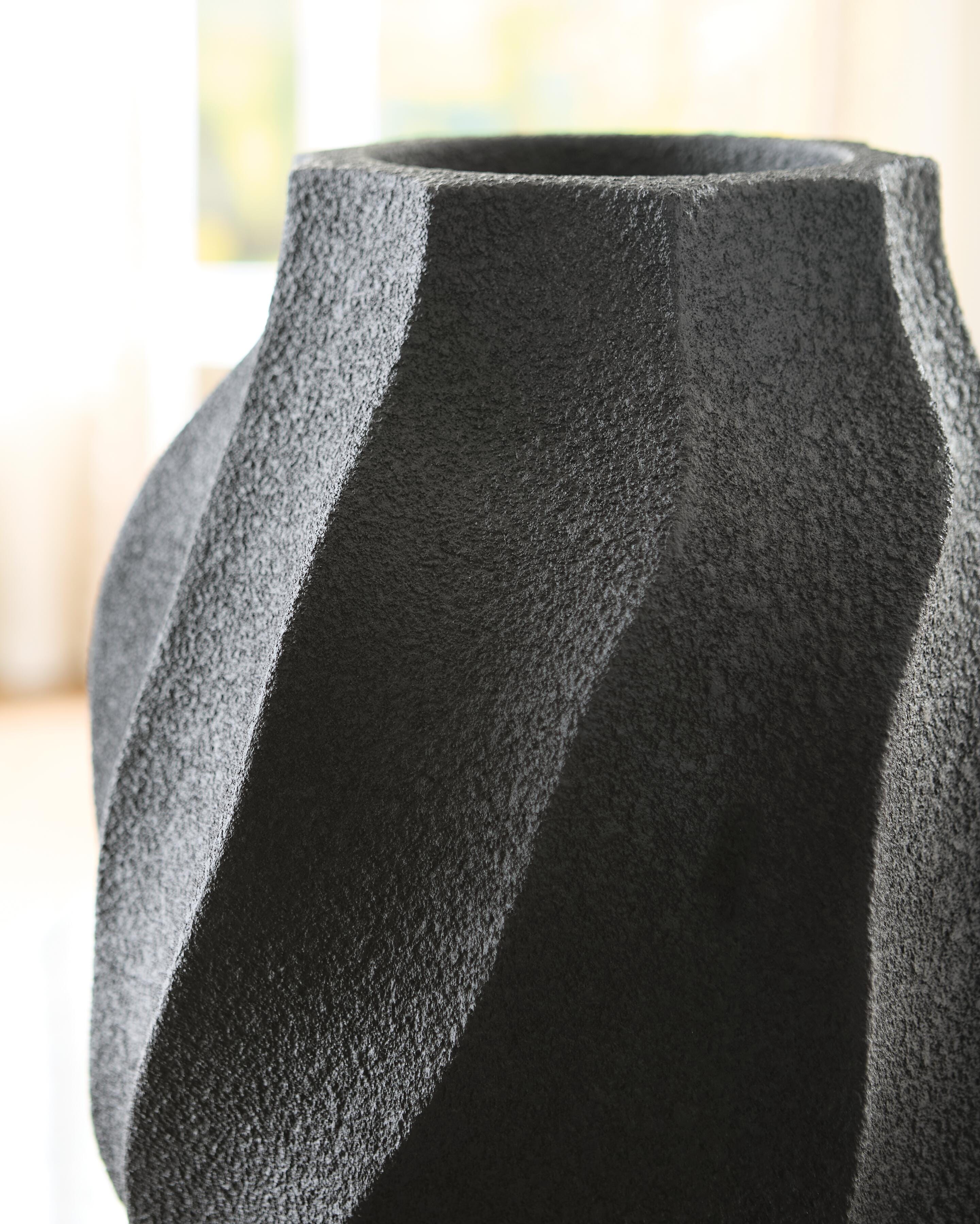 Judworth Vase - image 4