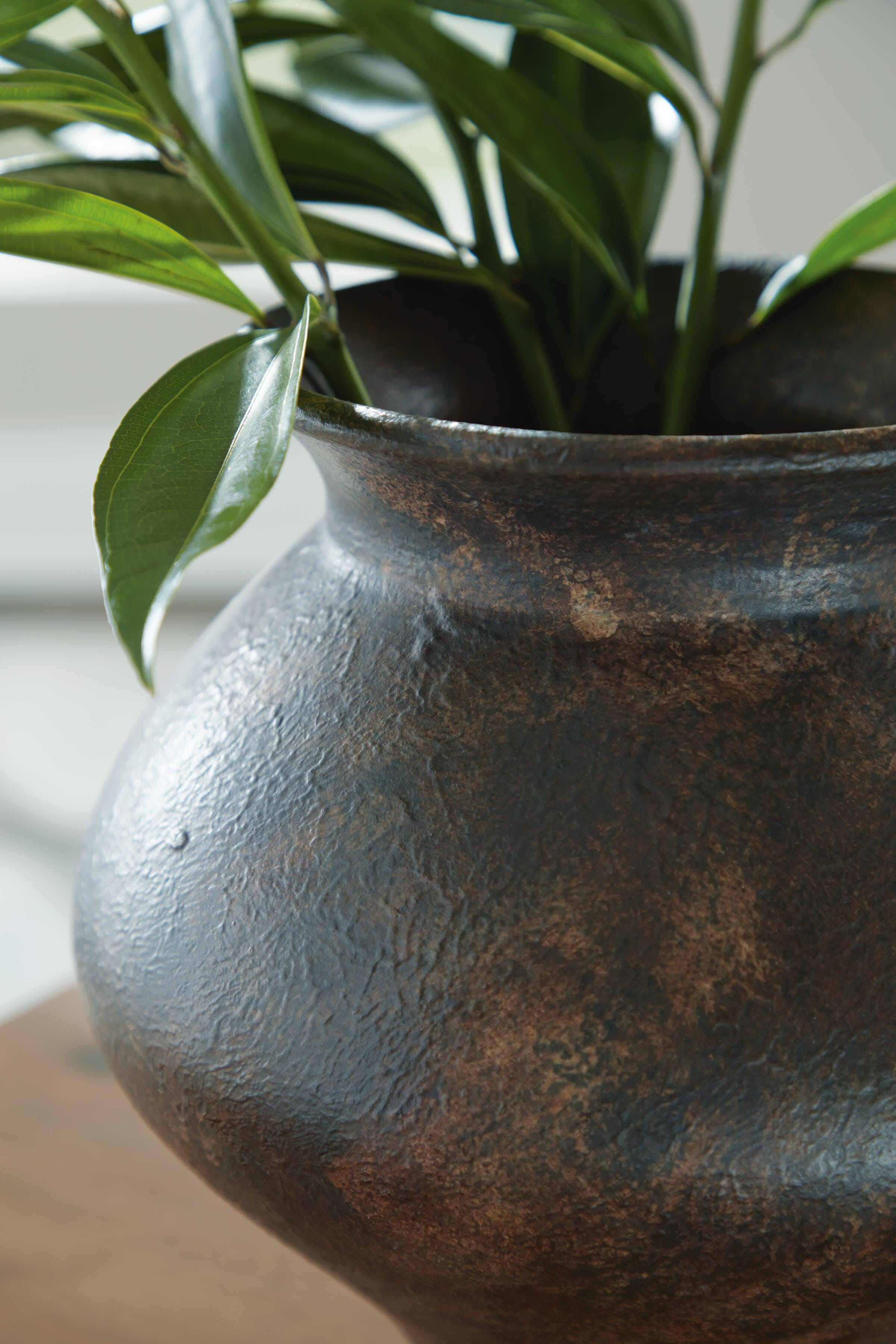 Laddlow Vase - image 4