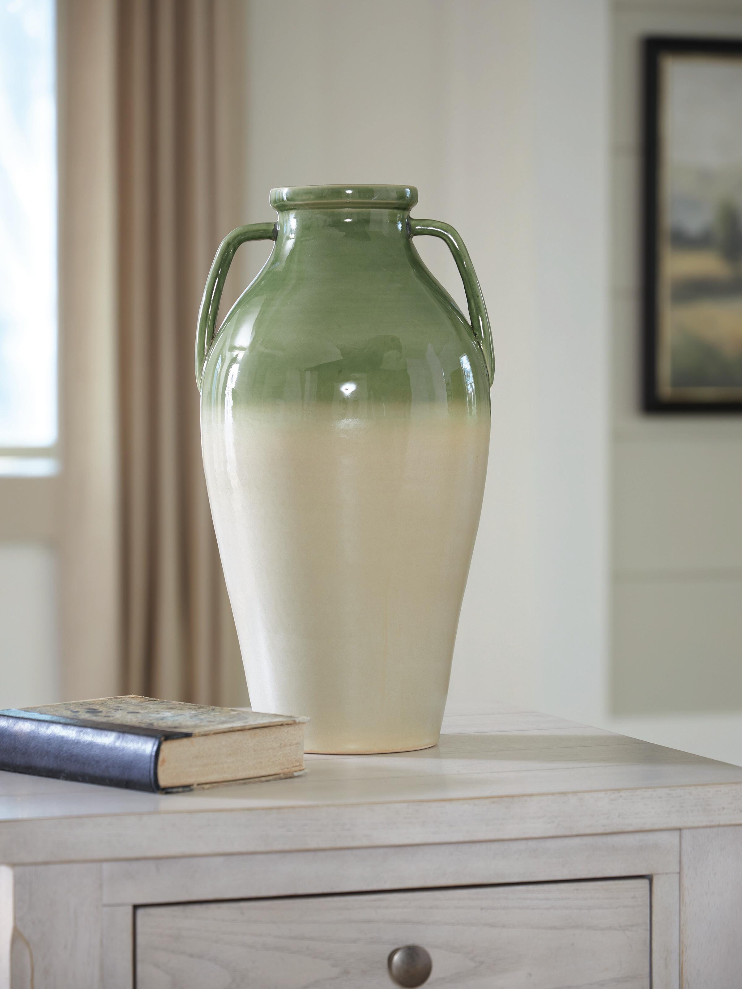 Andorbury Vase, , rollover