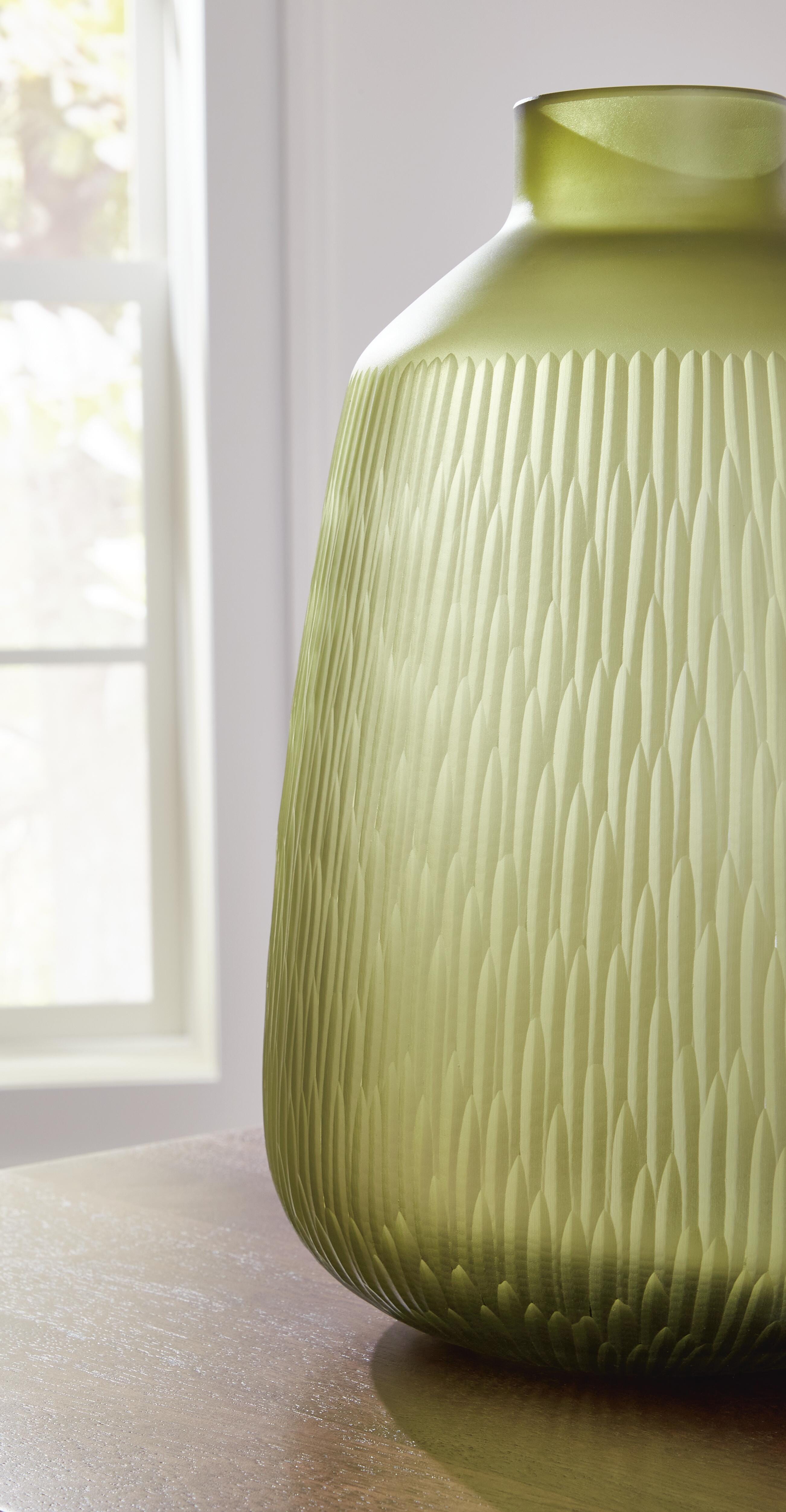 Scottyard Vase - image 3