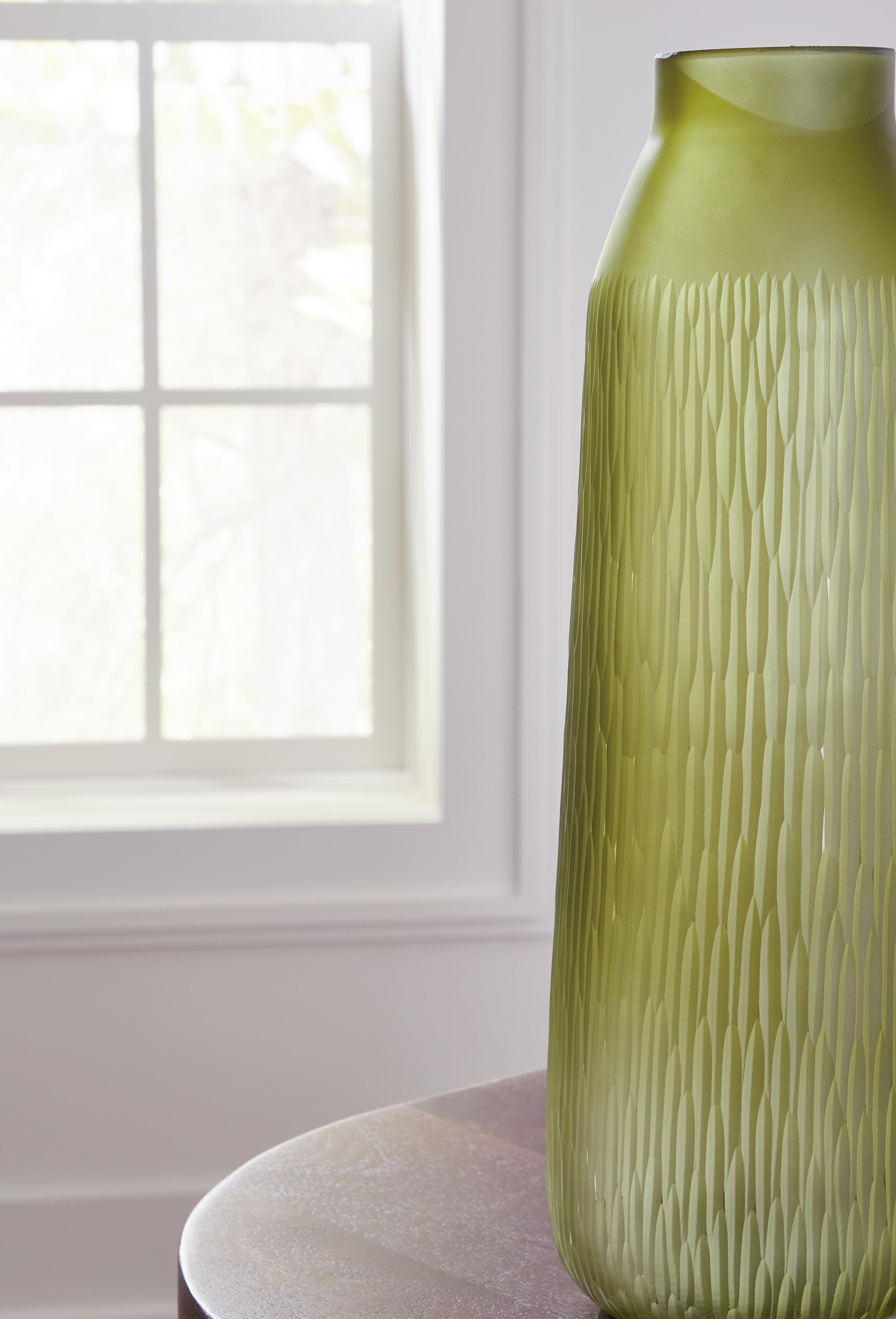 Scottyard Vase - image 3