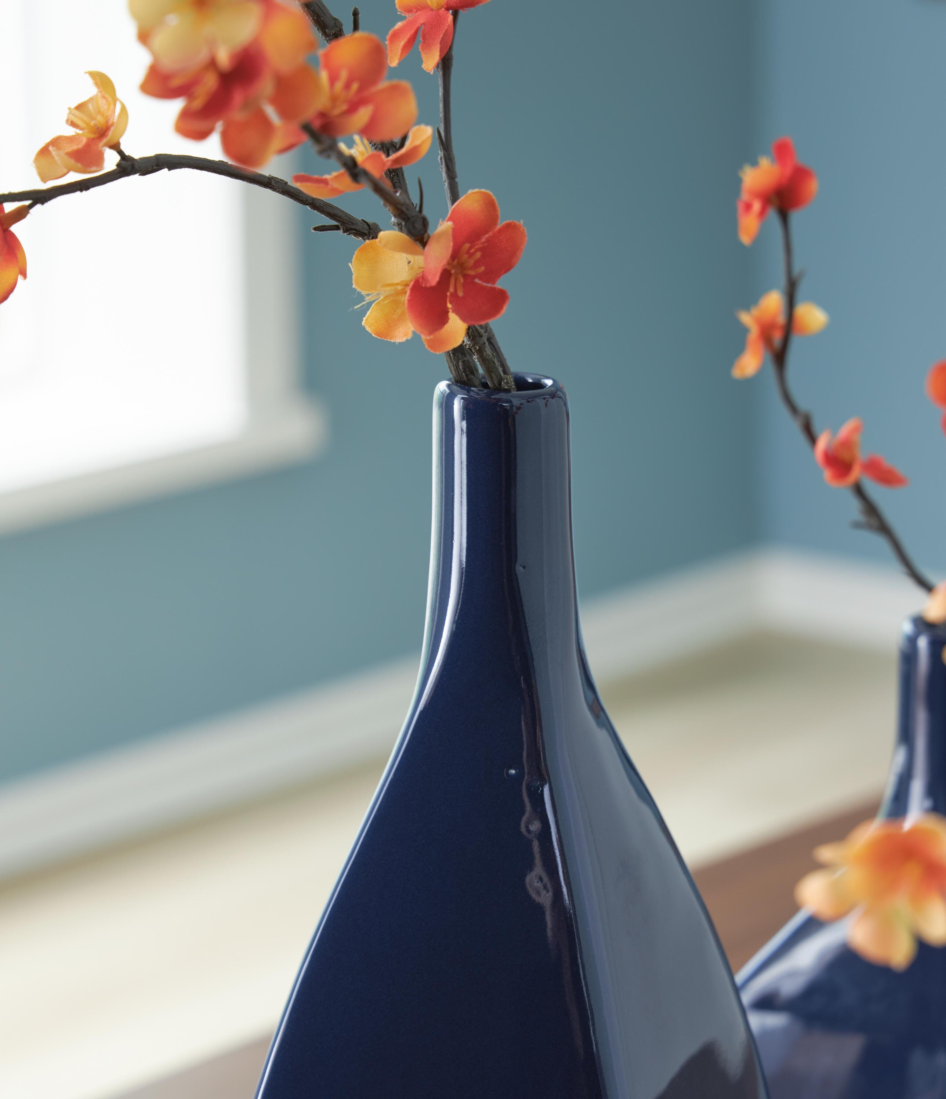 Abtinson Vase - image 3