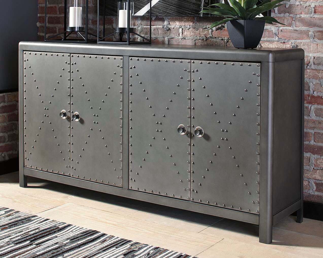 アンドレ　安積 Rock Ridge 67'' 4 Door Accent Cabinet | Ashley
