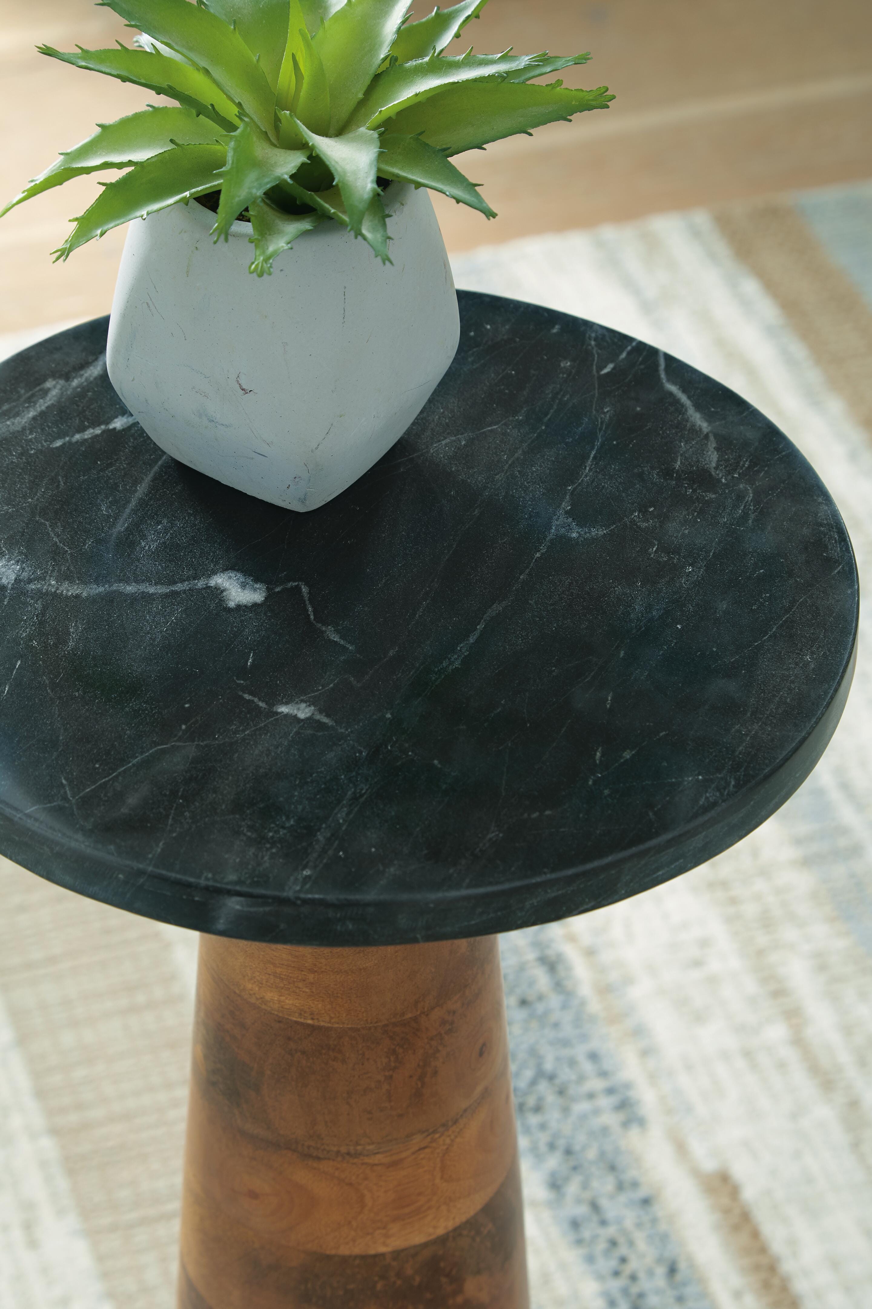 Quinndon Accent Table - image 4