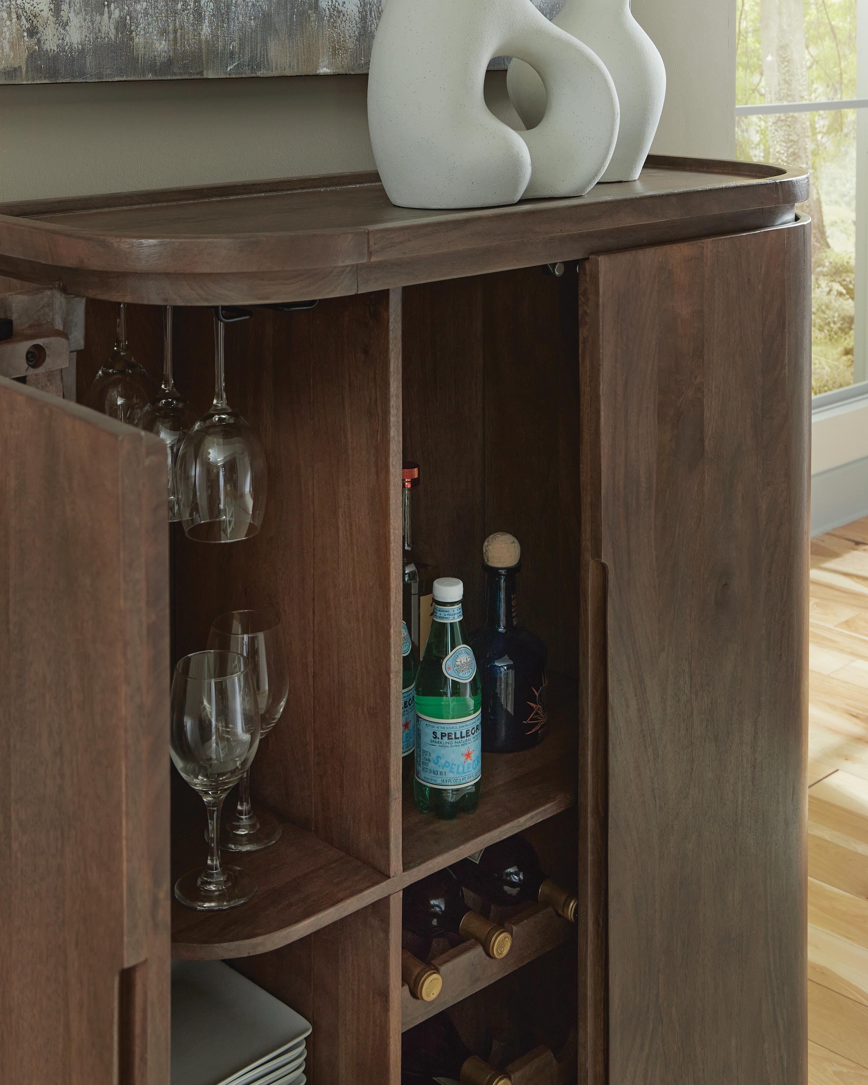 Landermont Bar Cabinet - image 6