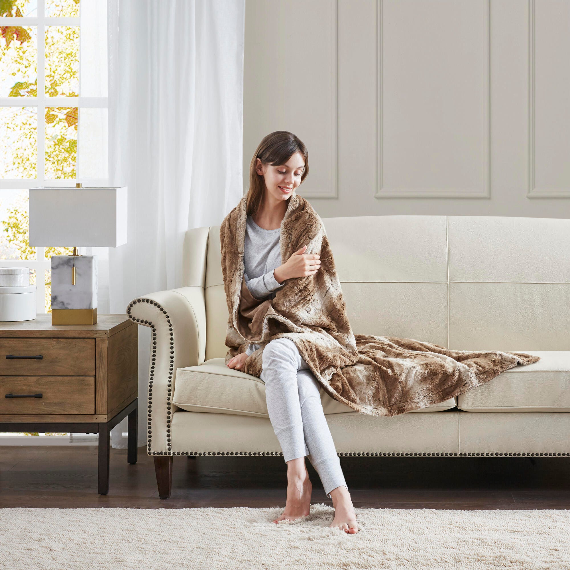 もふもふ Marselle Oversized Faux Fur Throw | Ashley