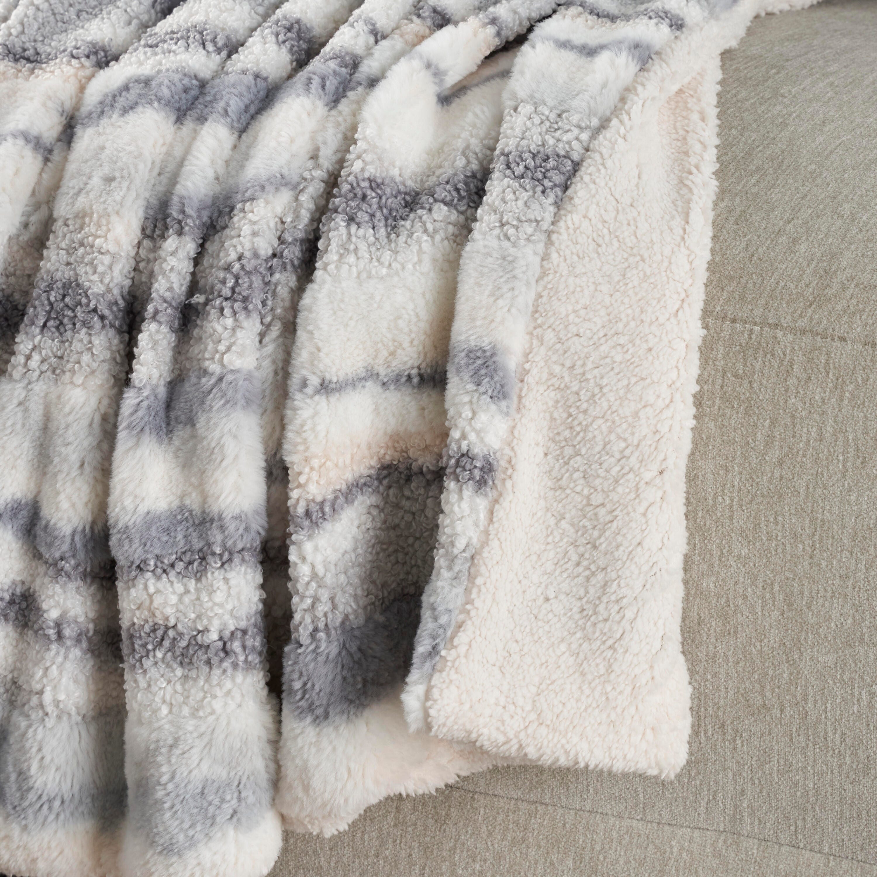 Mina Victory Faux Fur Jaquard Faux Fur Indoor Throw Blanket, Blue, large