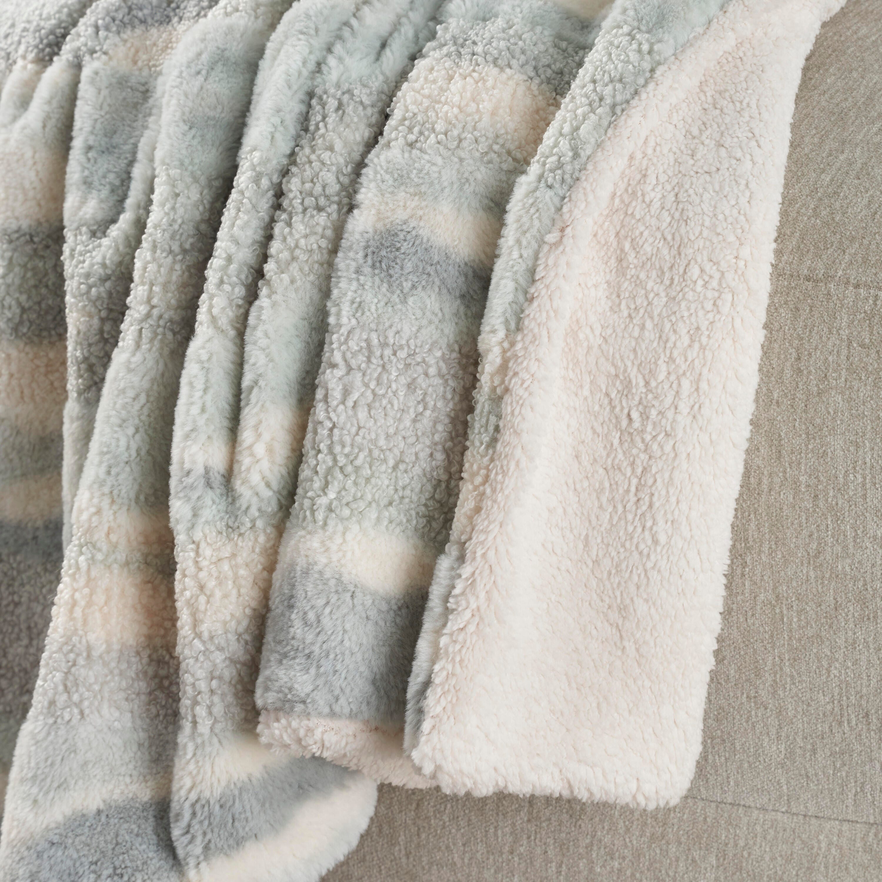 Mina Victory Faux Fur Jaquard Faux Fur Indoor Throw Blanket, Seafoam, large