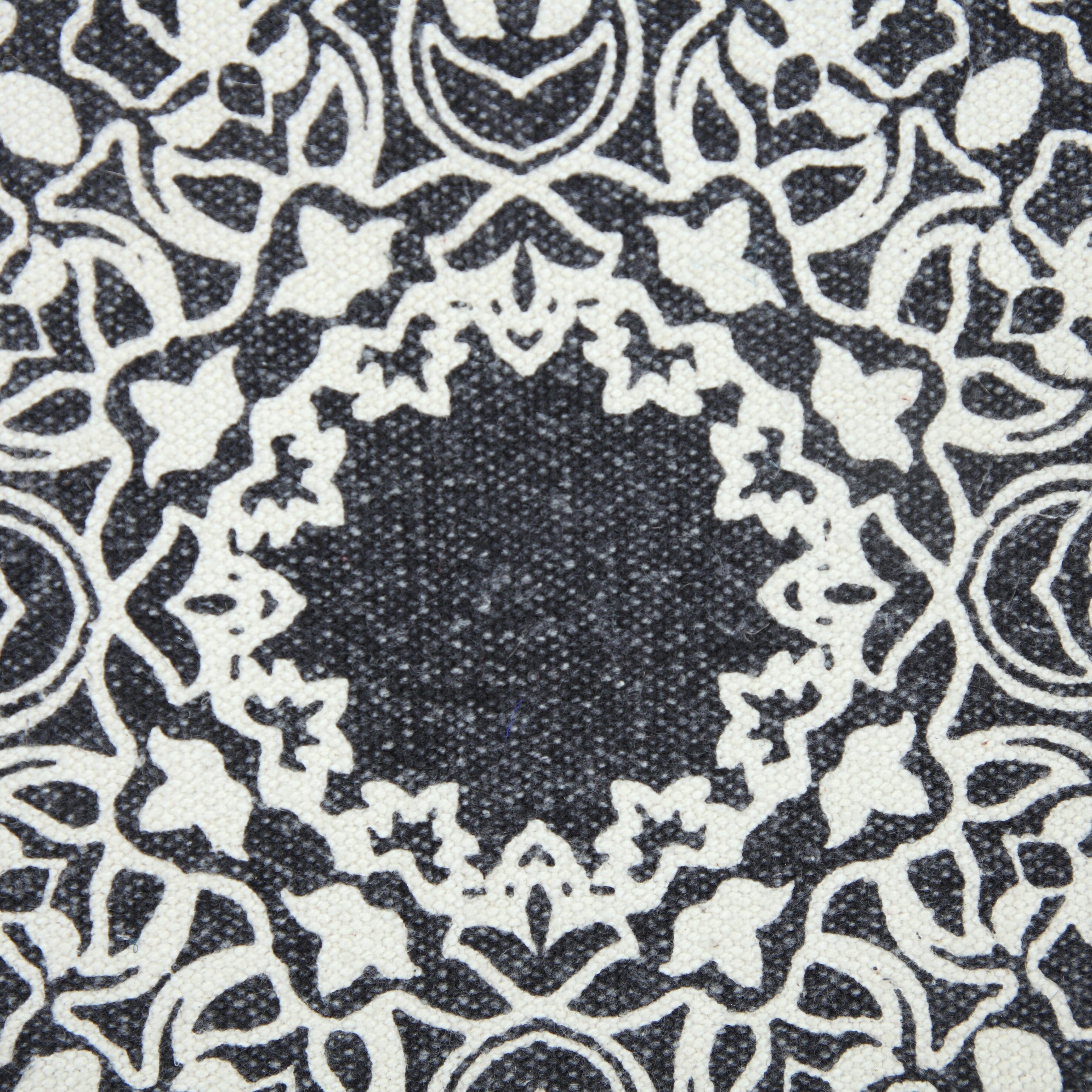 Swatch color Jet Black/White 