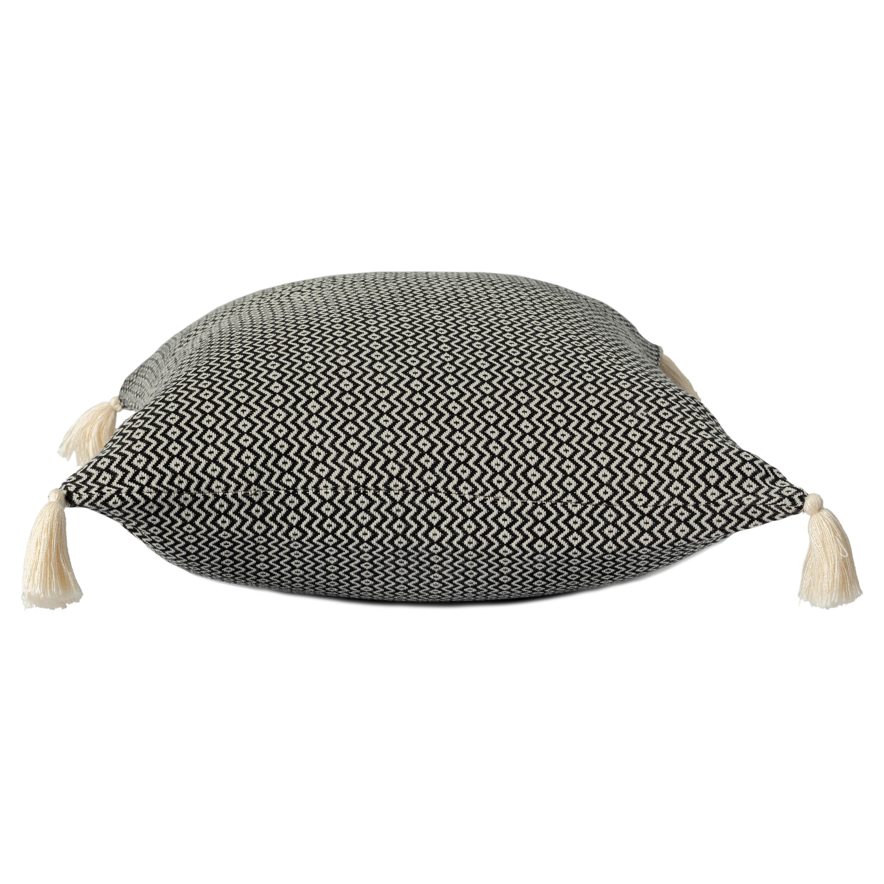 Suvii Home Ruby Decorative Throw Pillow, Black, large