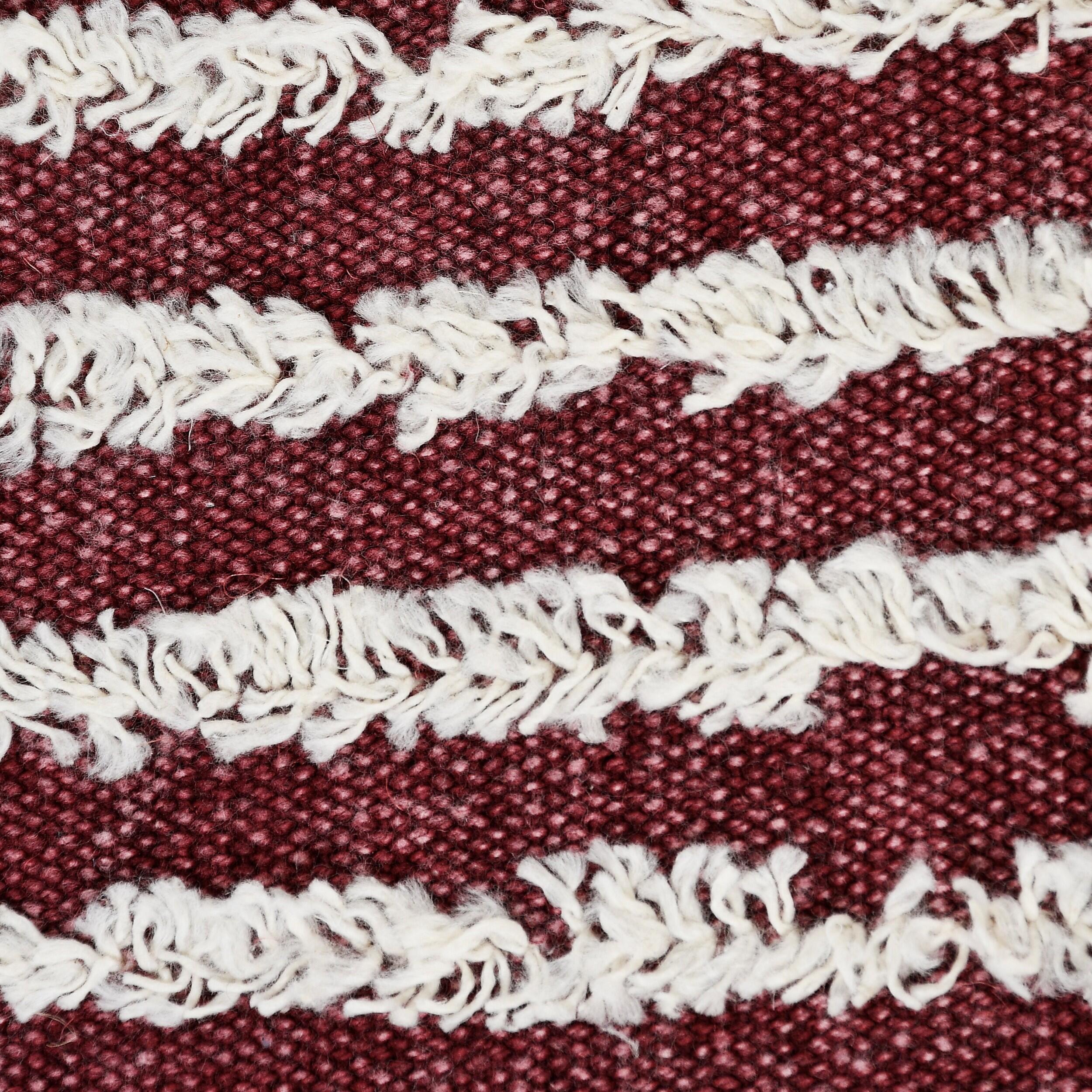 Swatch color Merlot/Cream , product with this swatch is currently selected