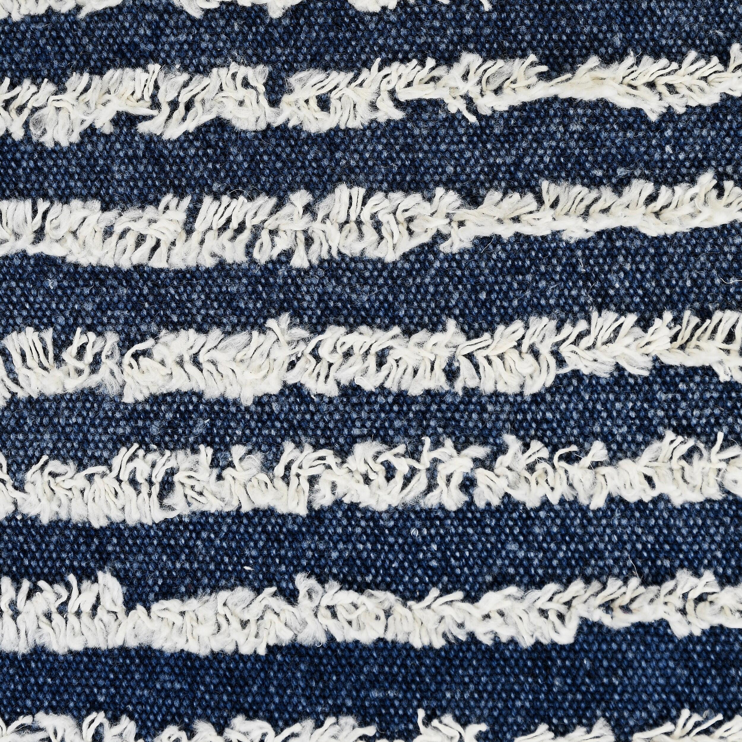 Swatch color Ensign Blue/Cream 
