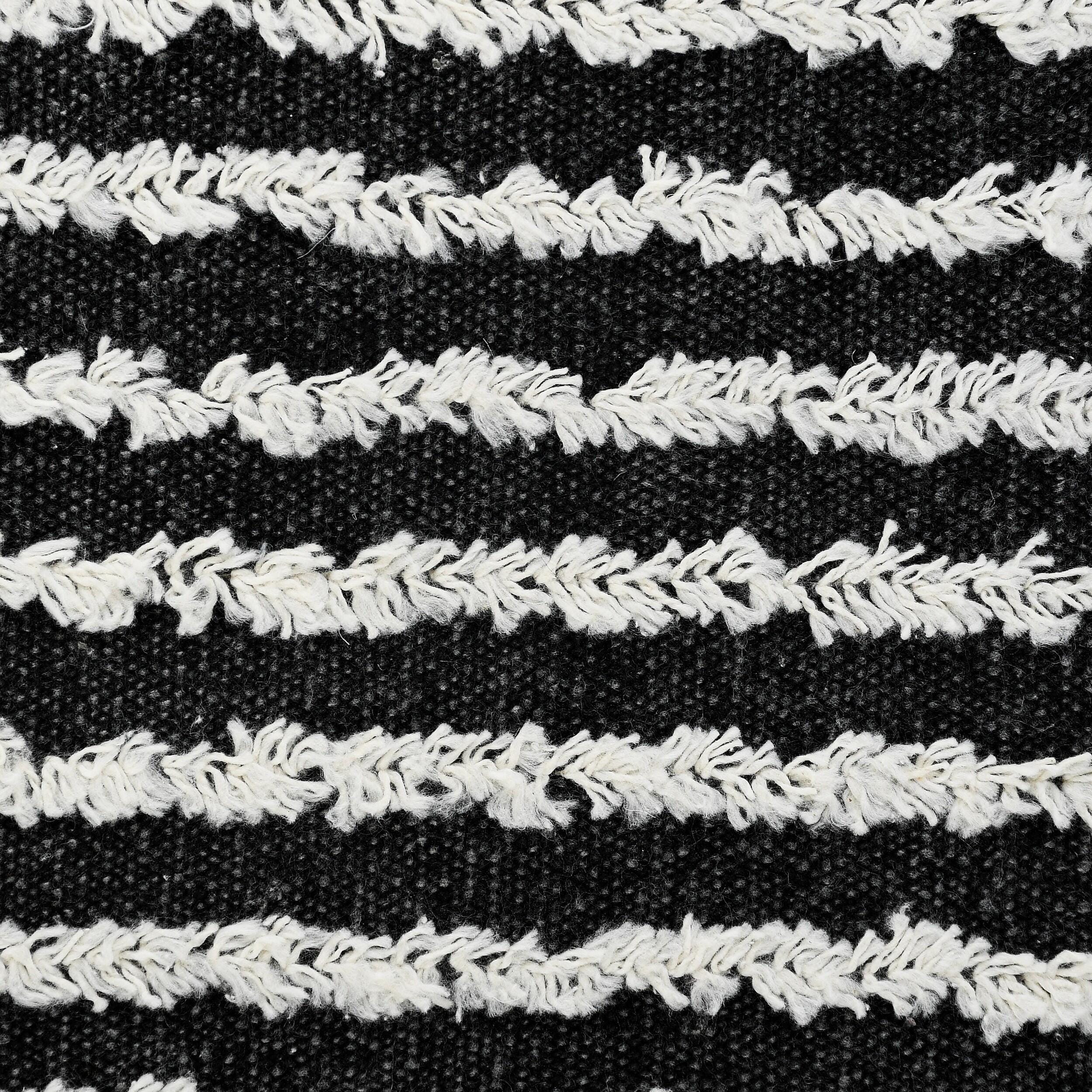 Select Color: Black/Cream