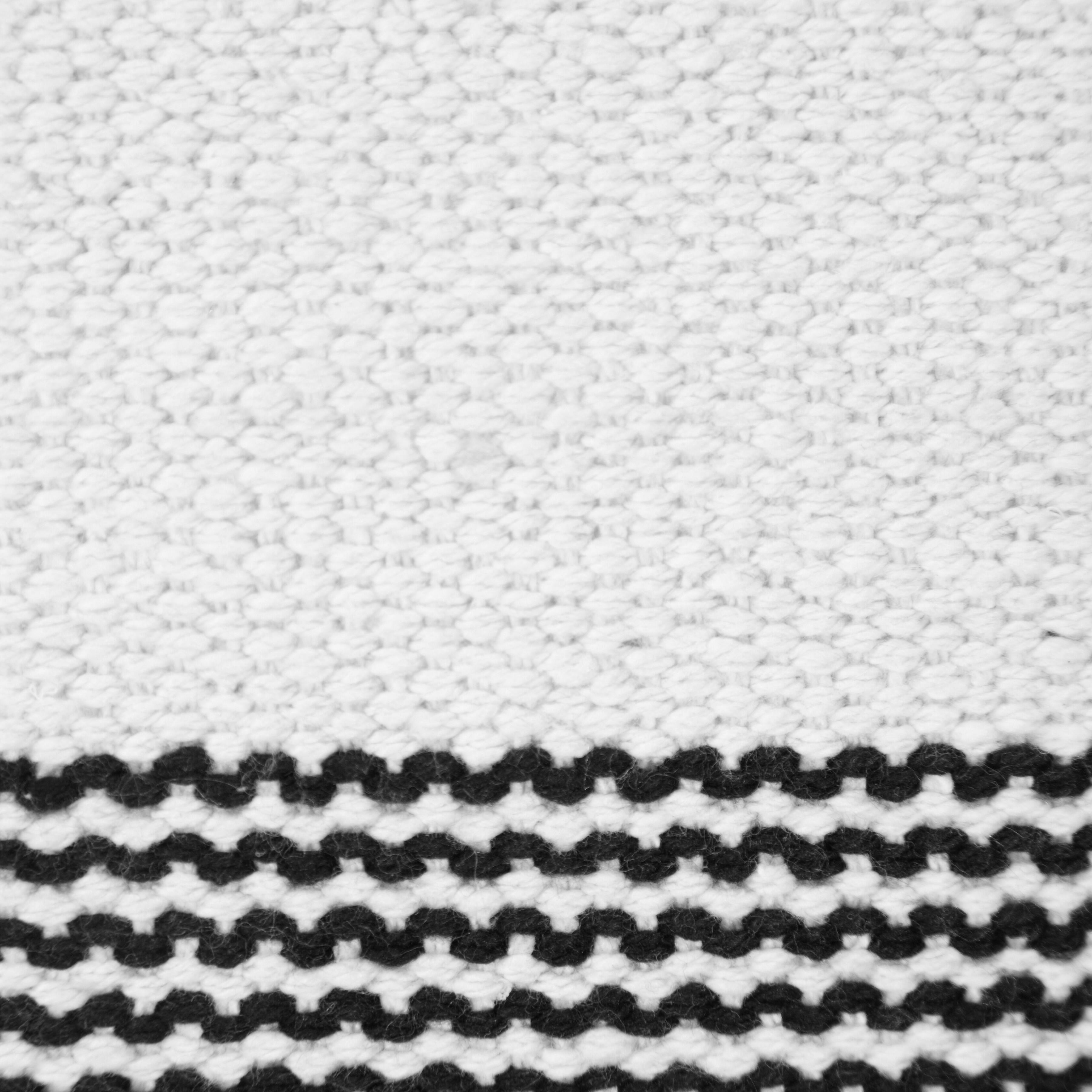 Swatch color Black/White , product with this swatch is currently selected