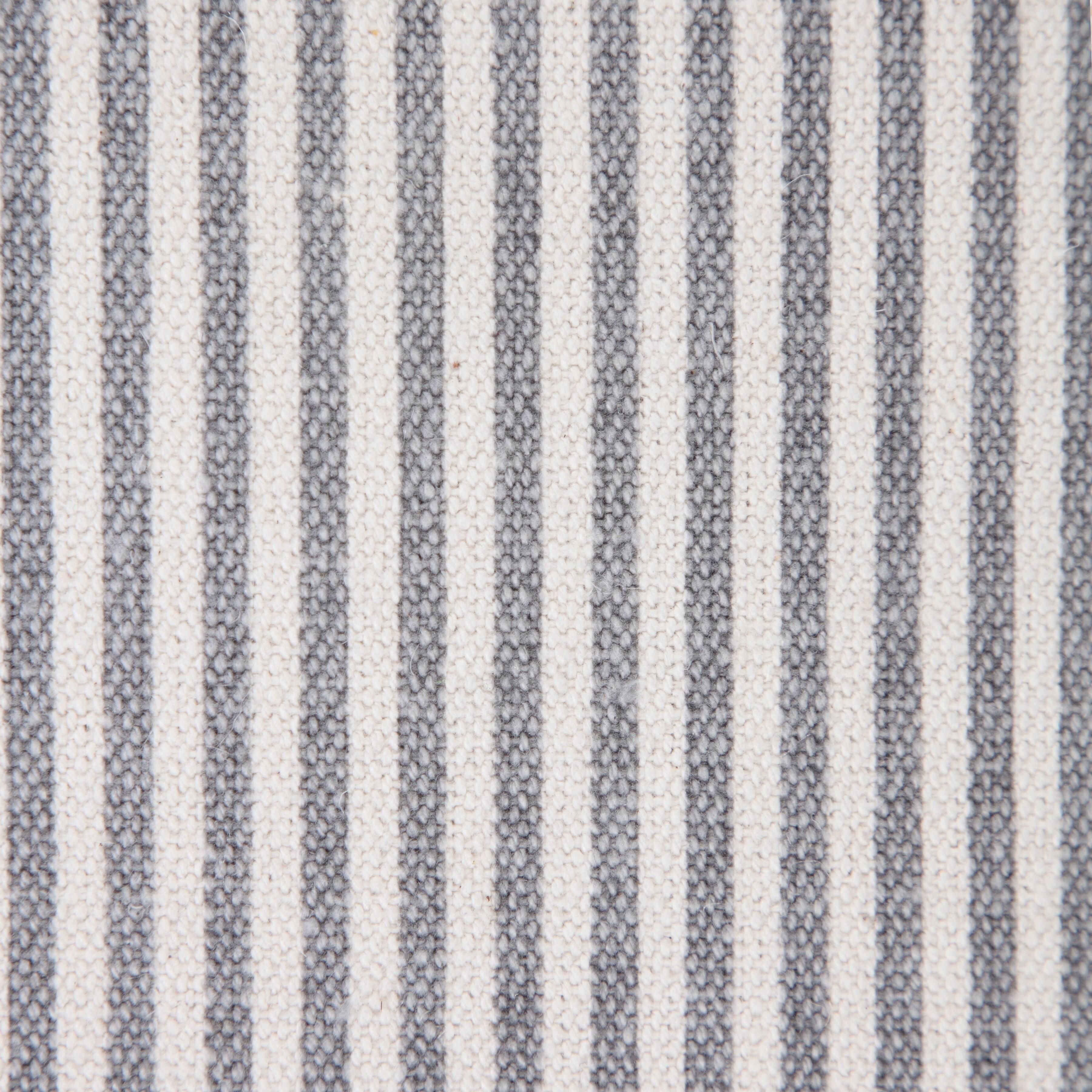Swatch color Gray/White , product with this swatch is currently selected