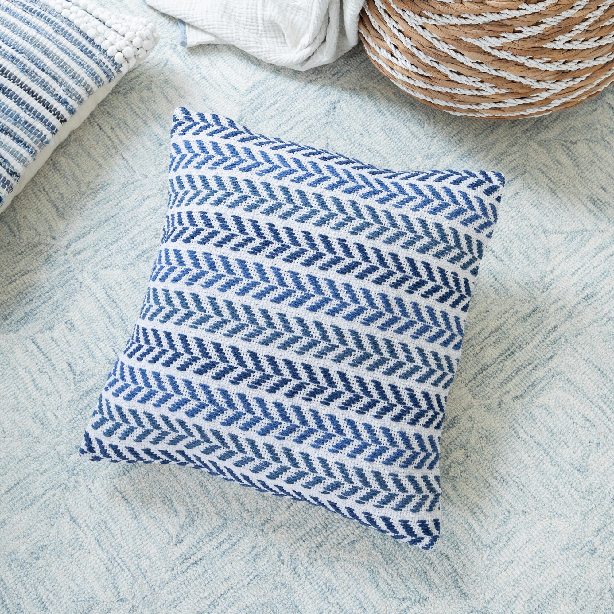 Suvii Home Allison Chevron Decorative Throw Pillow, Indigo, large