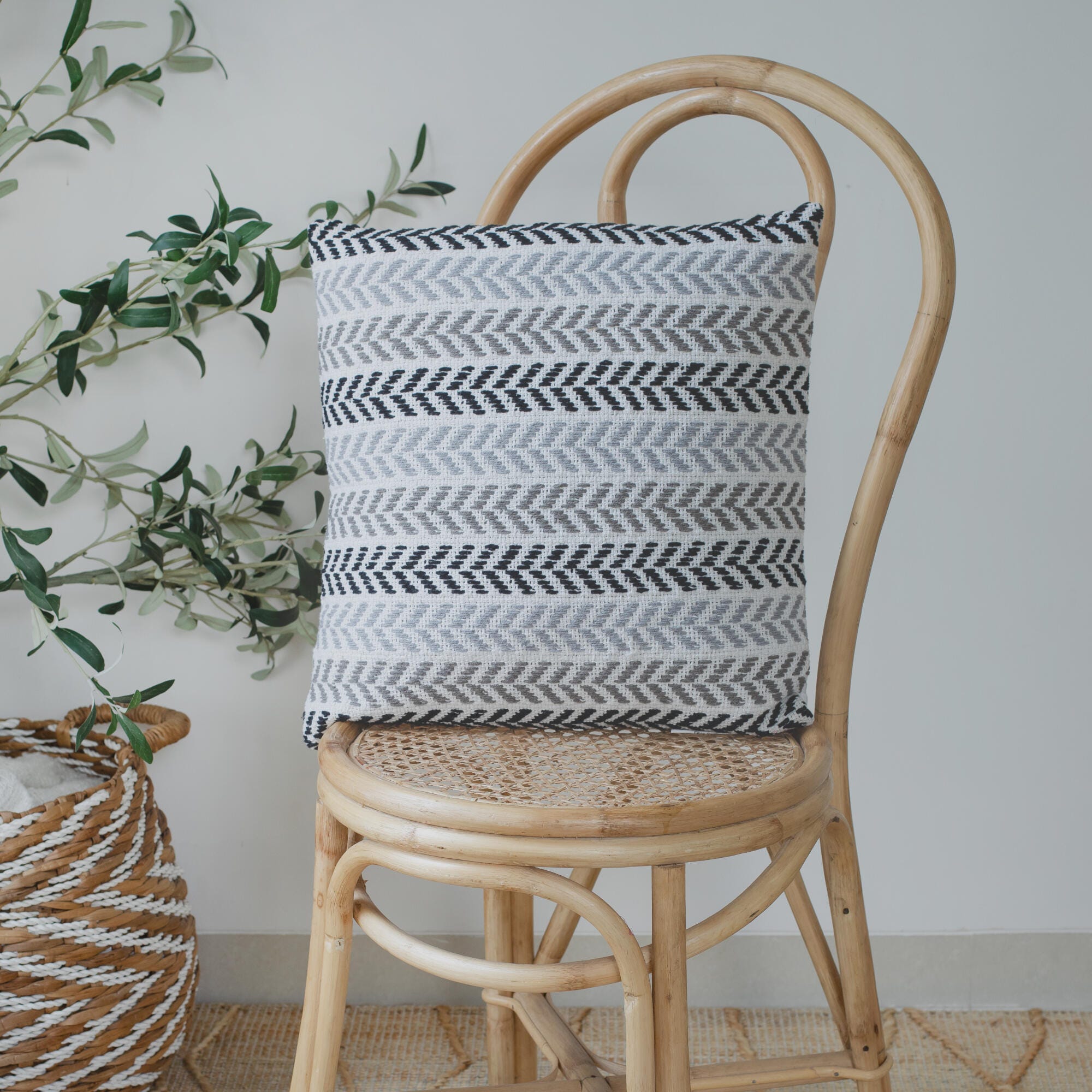 Suvii Home Allison Chevron Decorative Throw Pillow, Black, large
